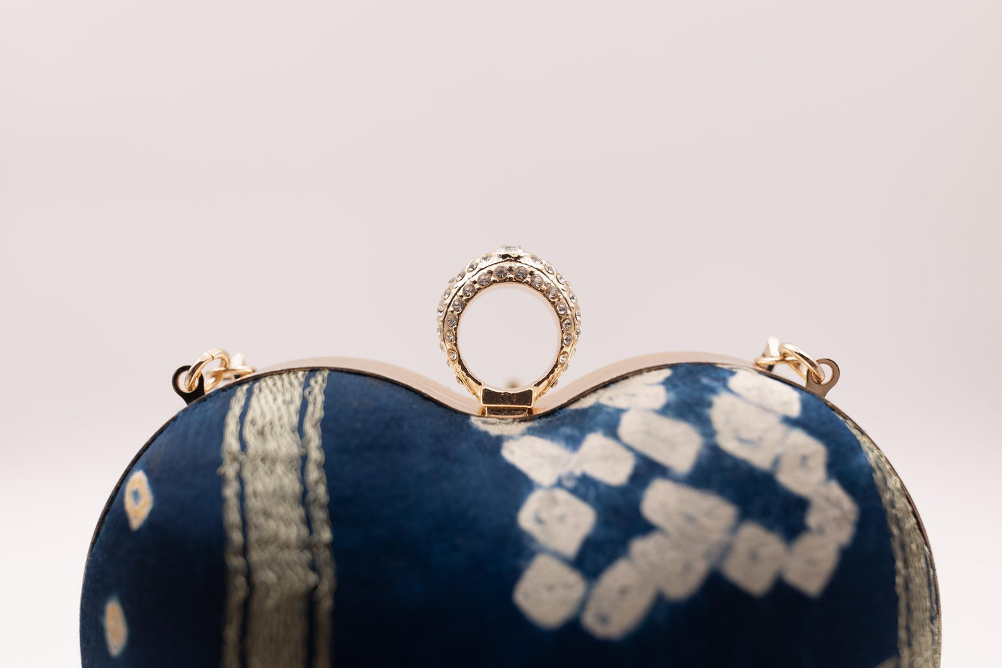 Heart AARA CLUTCH with Long Chain