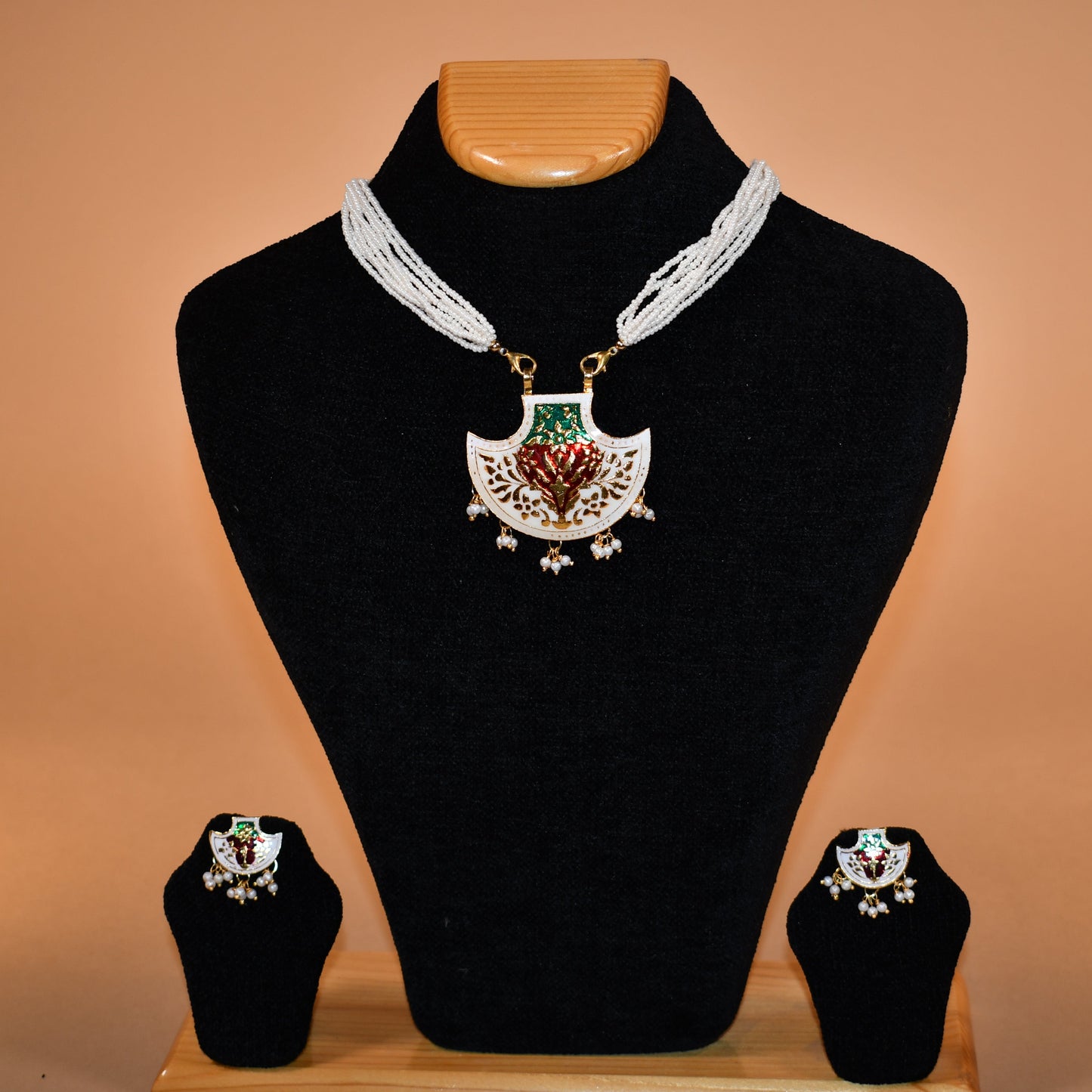 Subtle White Necklace Set