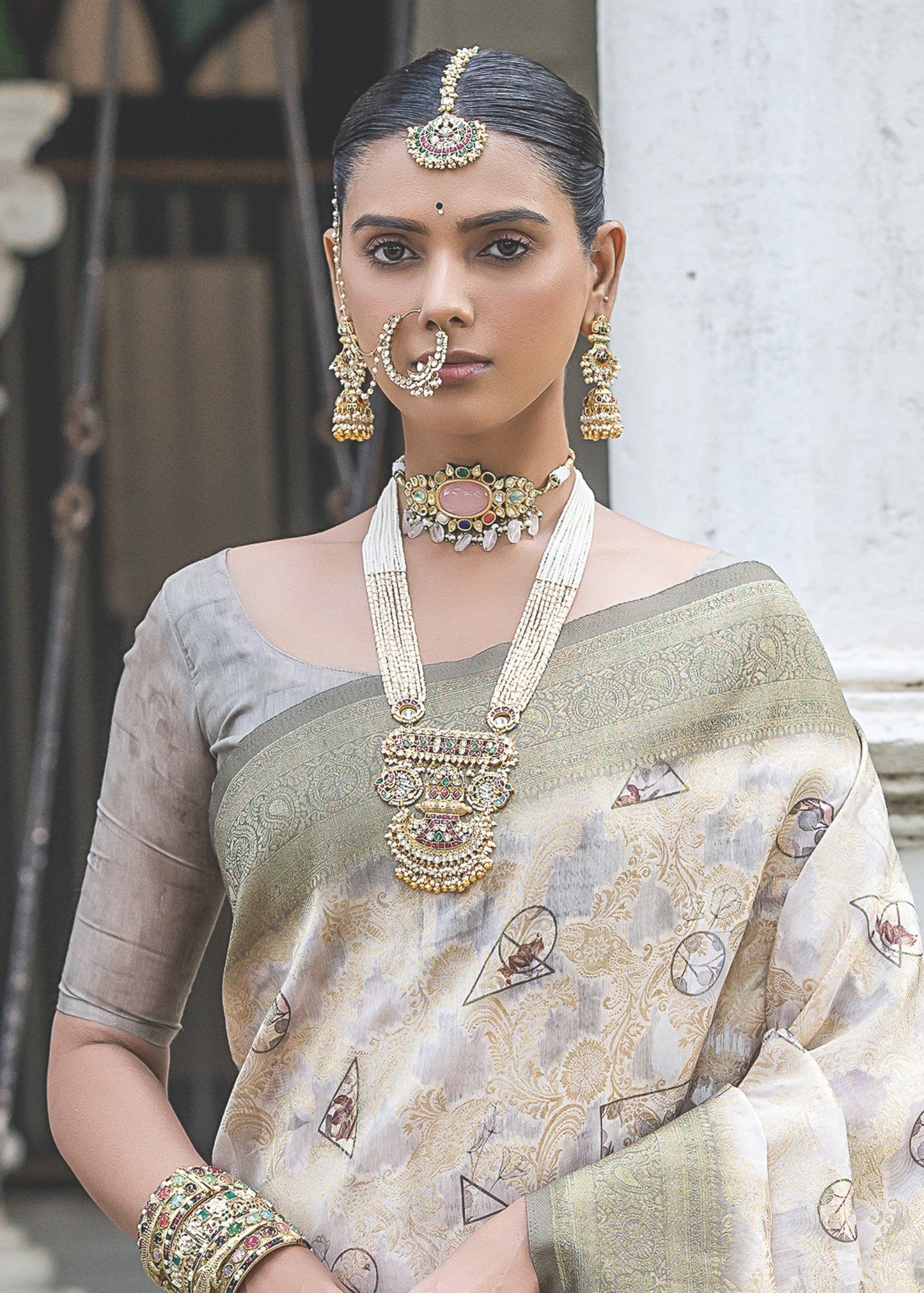 Ivory white Woven Silk Saree with Contrast Pallu