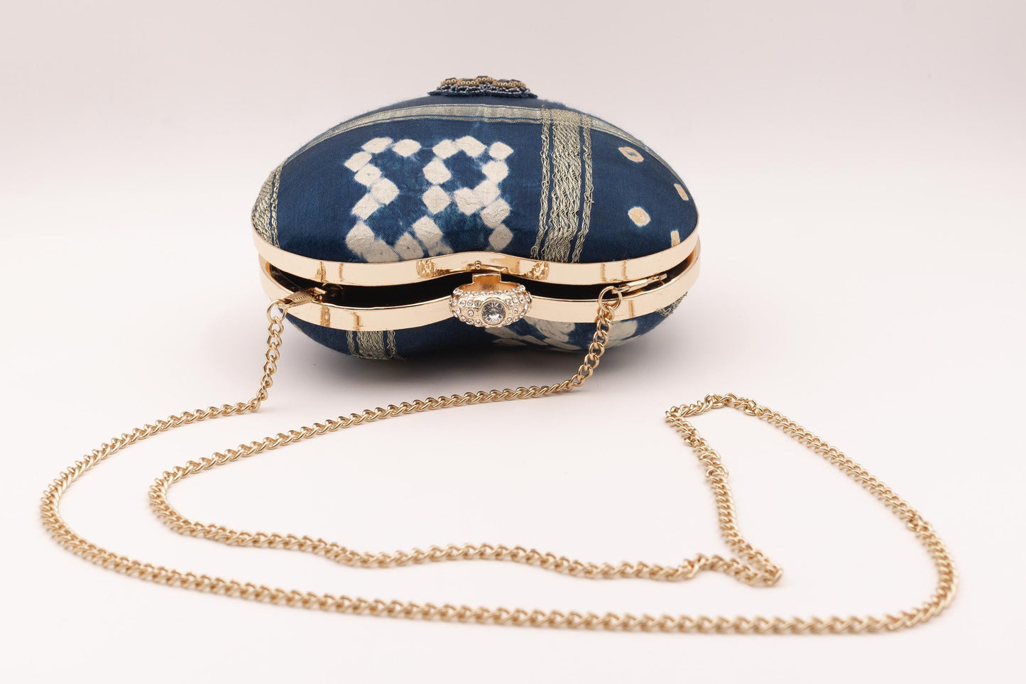 Heart AARA CLUTCH with Long Chain
