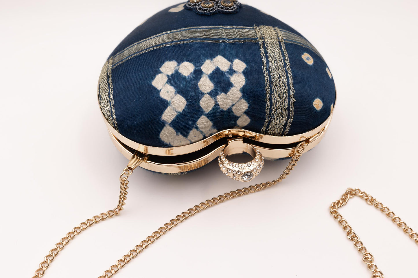Heart AARA CLUTCH with Long Chain