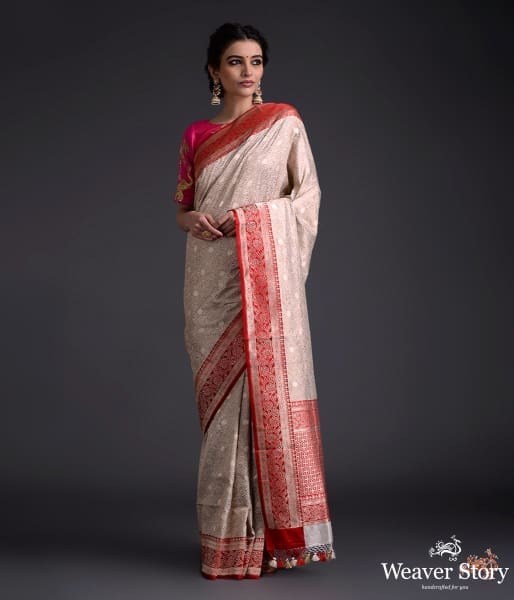 Offwhite Dampaj weave saree with kadhiyal borders in red