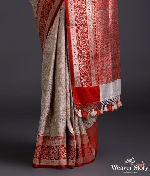 Offwhite Dampaj weave saree with kadhiyal borders in red