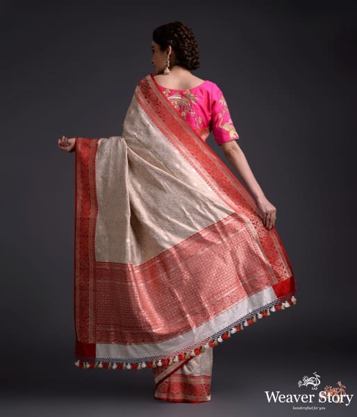 Offwhite Dampaj weave saree with kadhiyal borders in red
