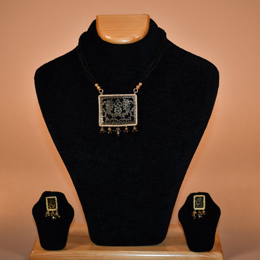 Elegant Black Necklace with Intricate Patterns