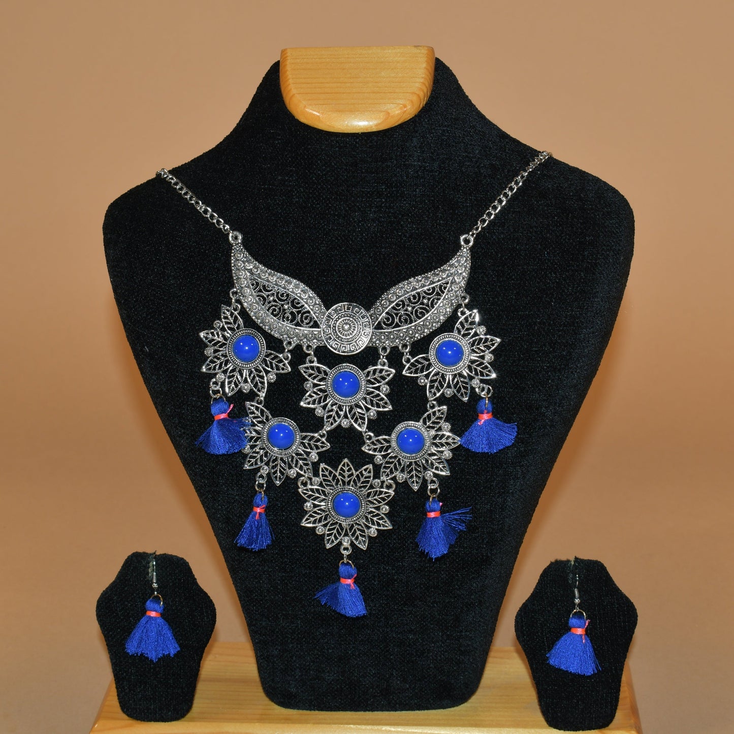 Eyelid Multi Layered Necklace Set