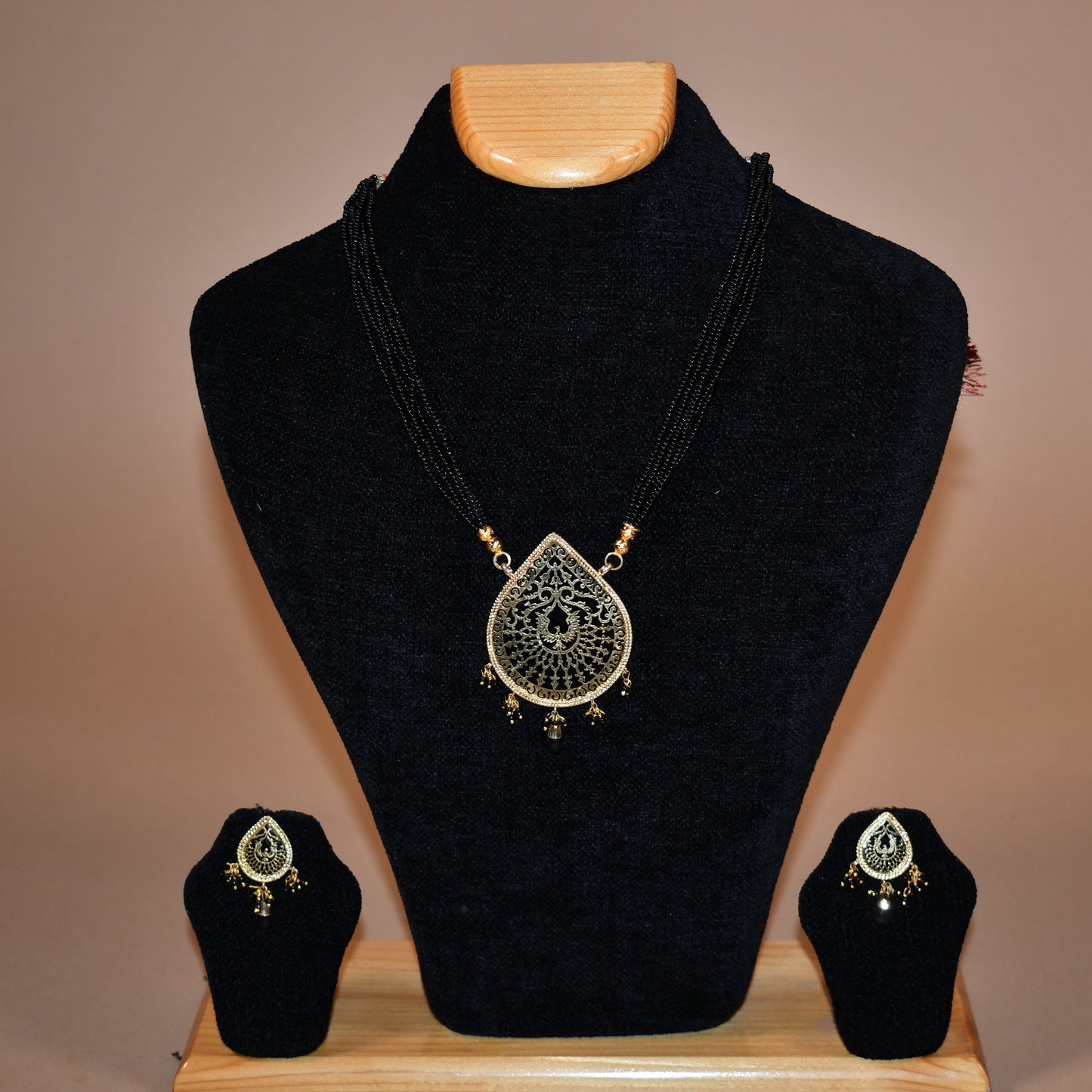 Tear Drop Black Necklace Set