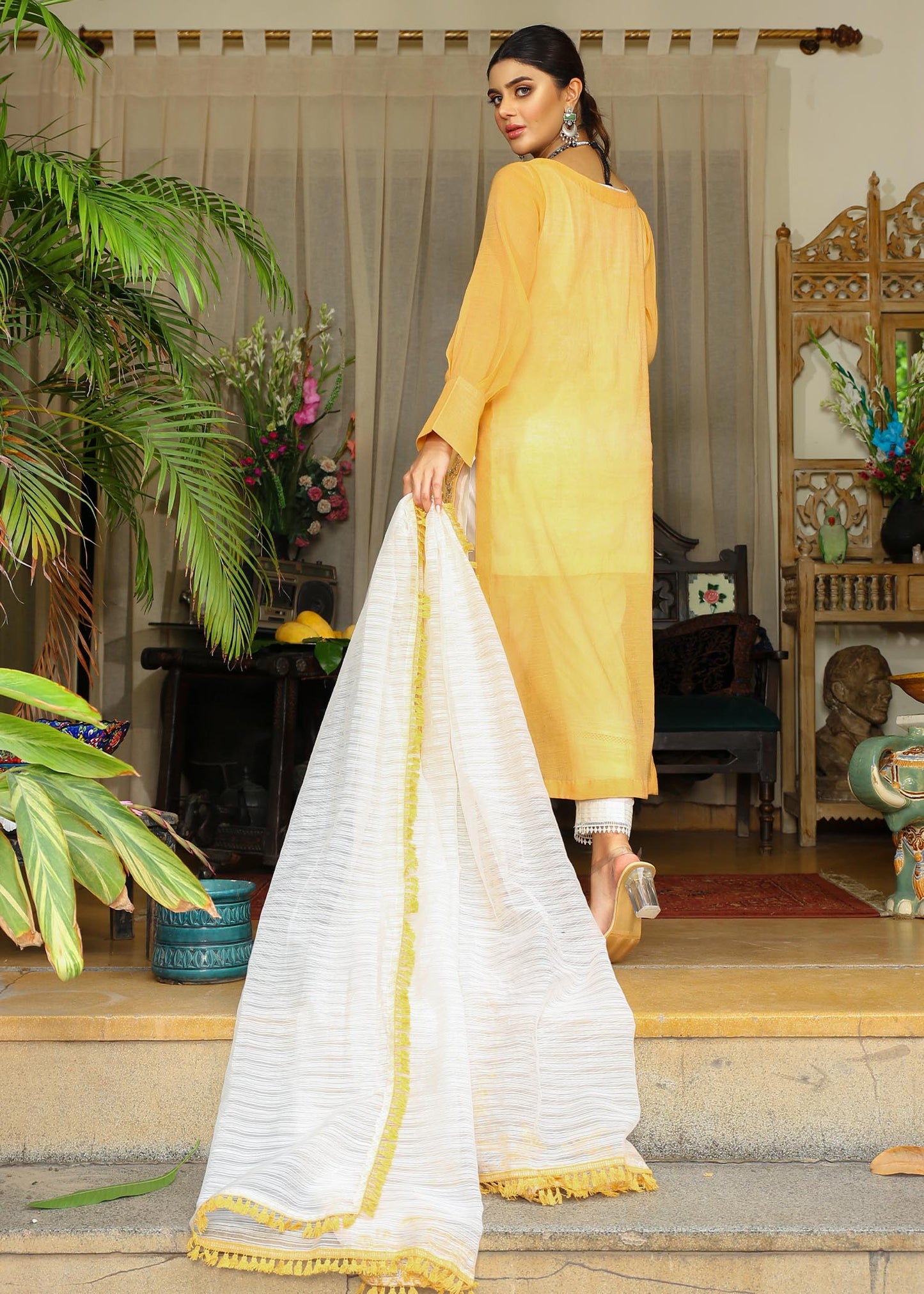 Nilofer Shahid - Dandelion Breeze