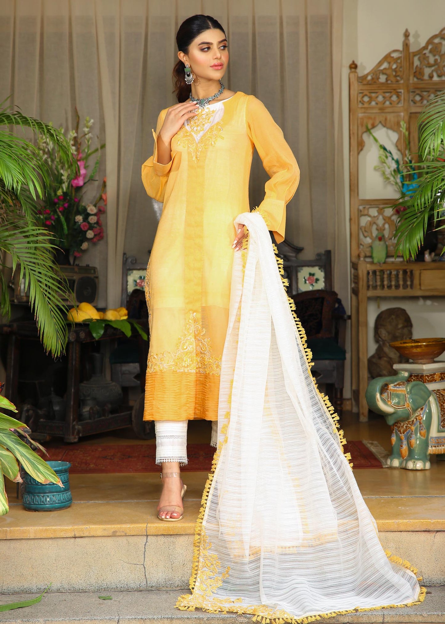 Nilofer Shahid - Dandelion Breeze