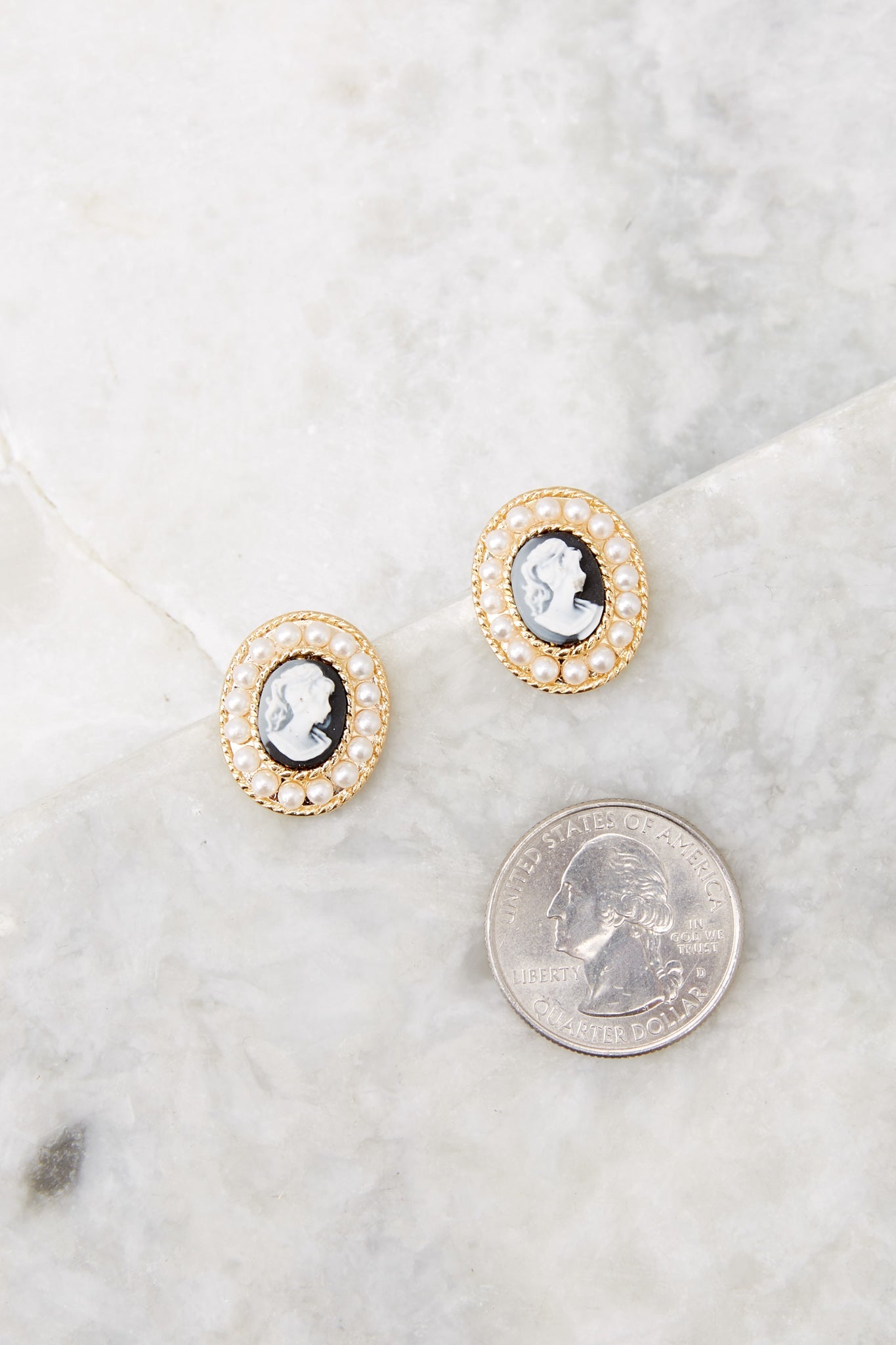 Beautiful Lady Gold And Black Cameo Stud Earrings
