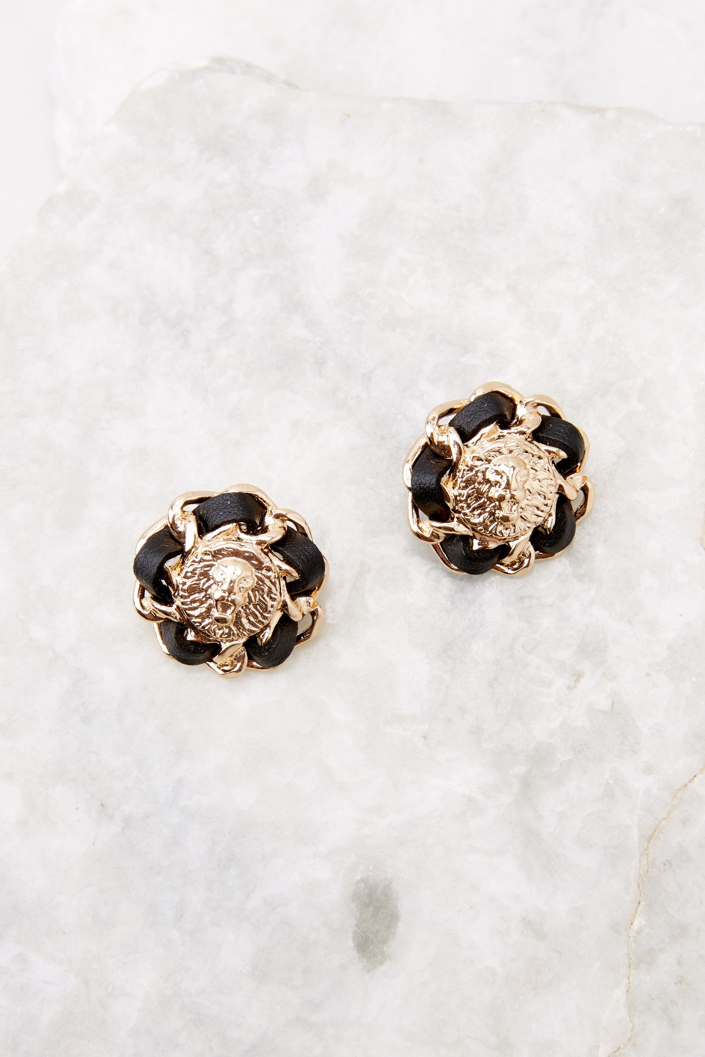 Dreamy Feeling Black And Gold Earrings