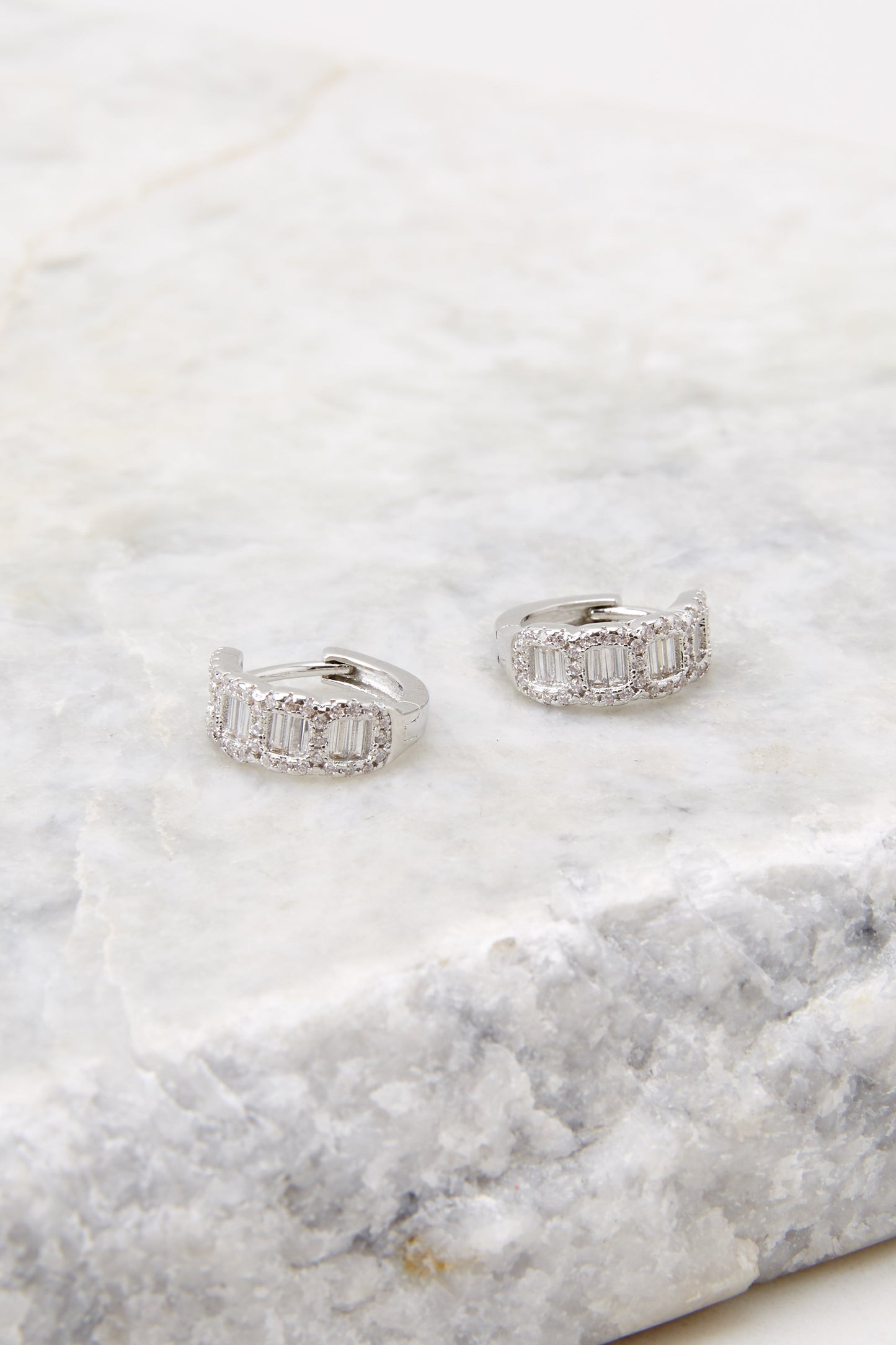 Flash Silver Huggies