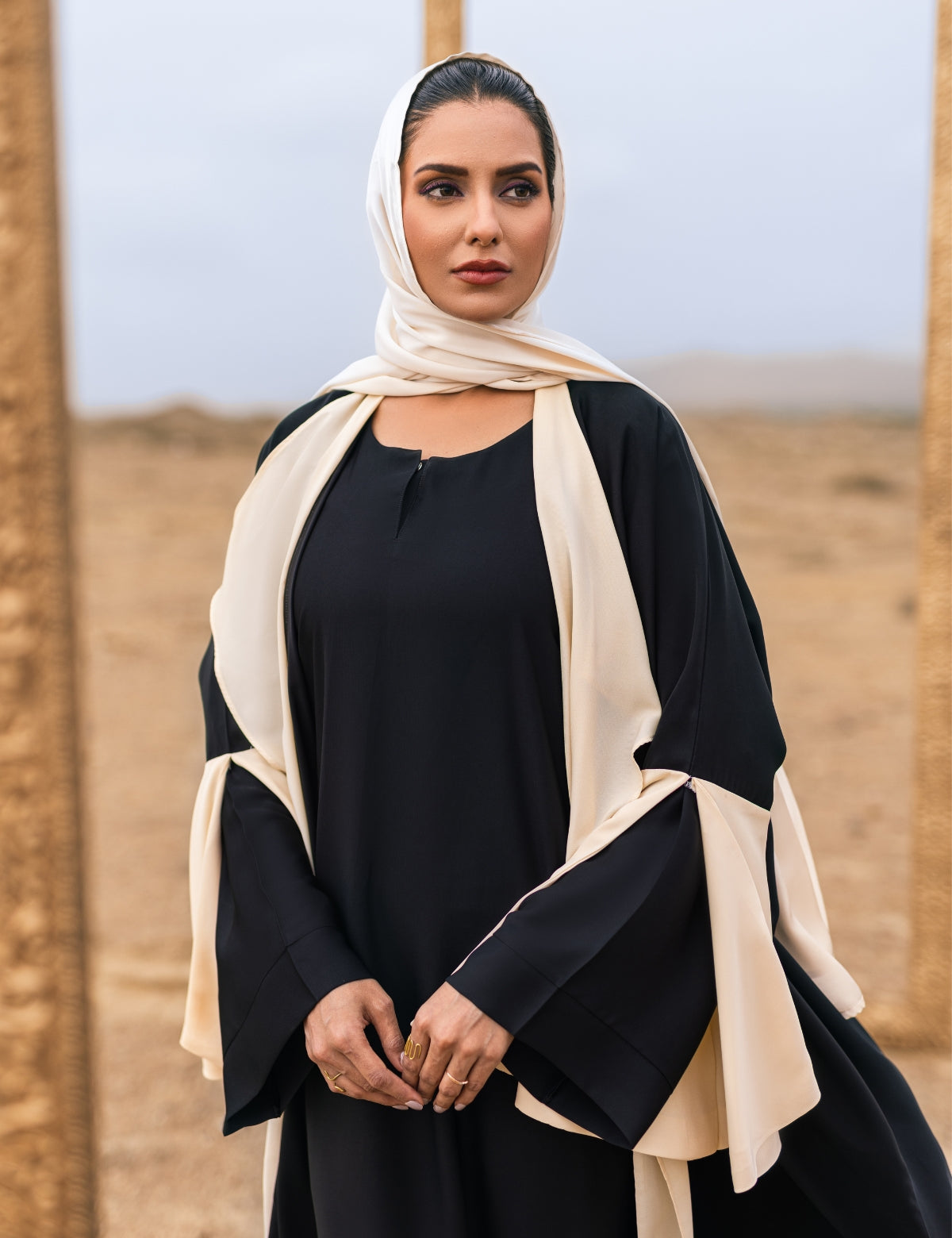 SOLITARY BRINGS PEACE ABAYA