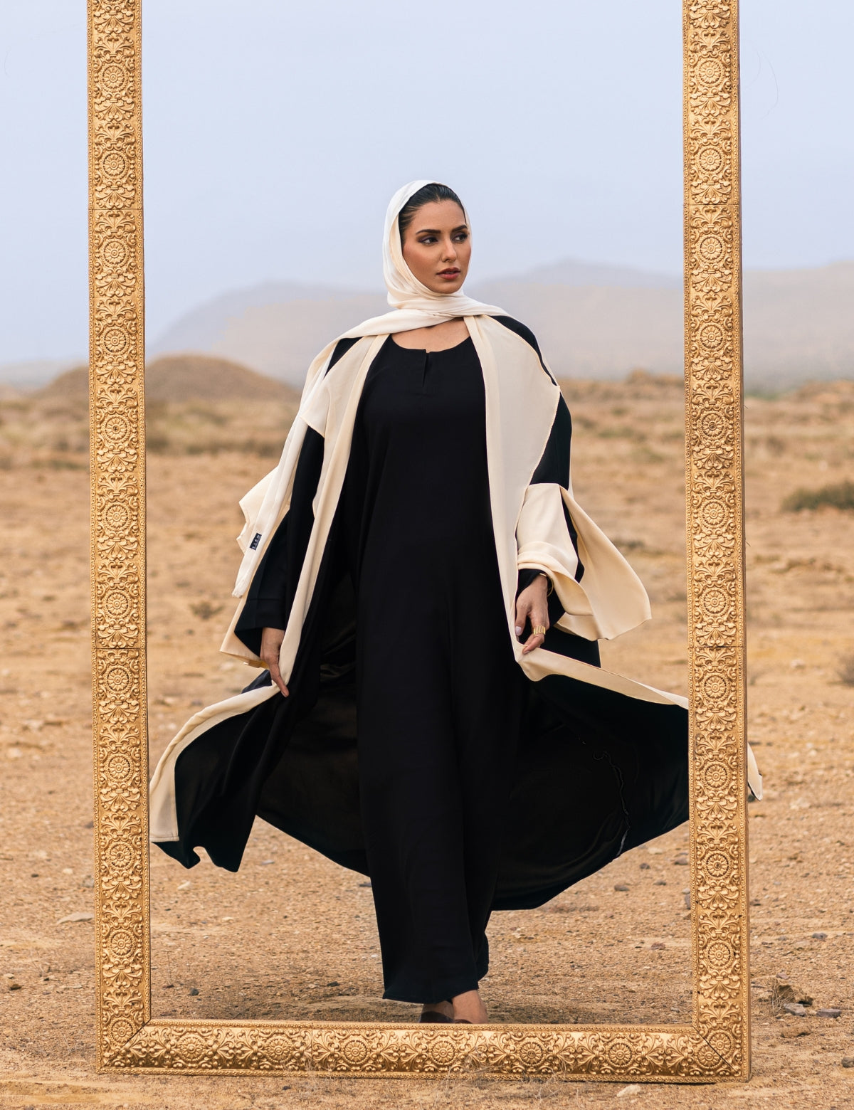 SOLITARY BRINGS PEACE ABAYA