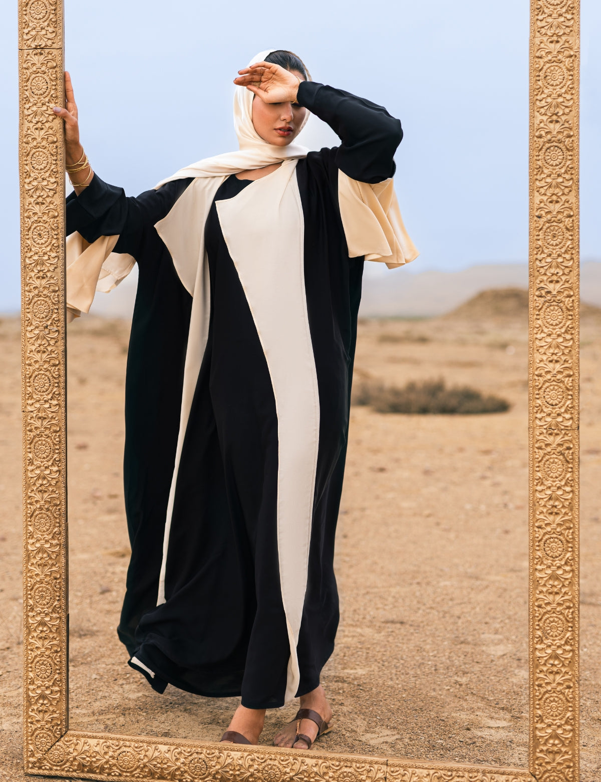 SOLITARY BRINGS PEACE ABAYA