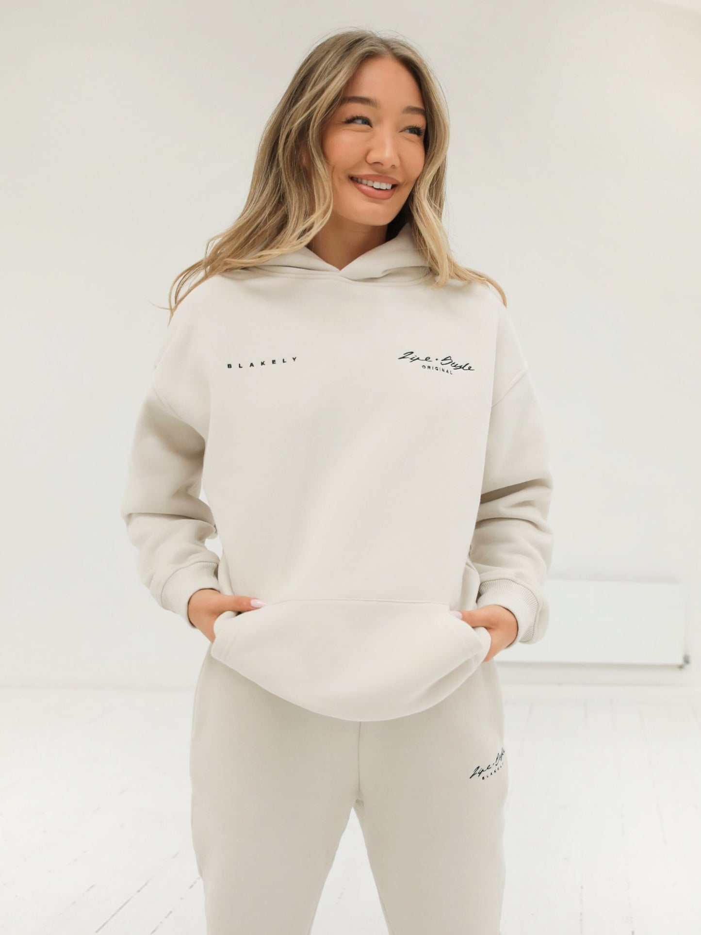 Life & Style II Oversized Hoodie - Chalk