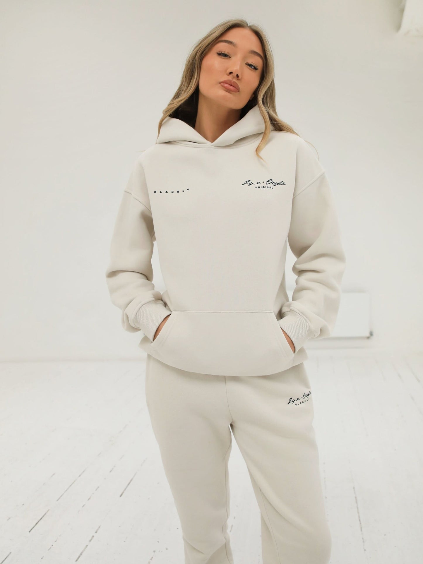 Life & Style II Oversized Hoodie - Chalk