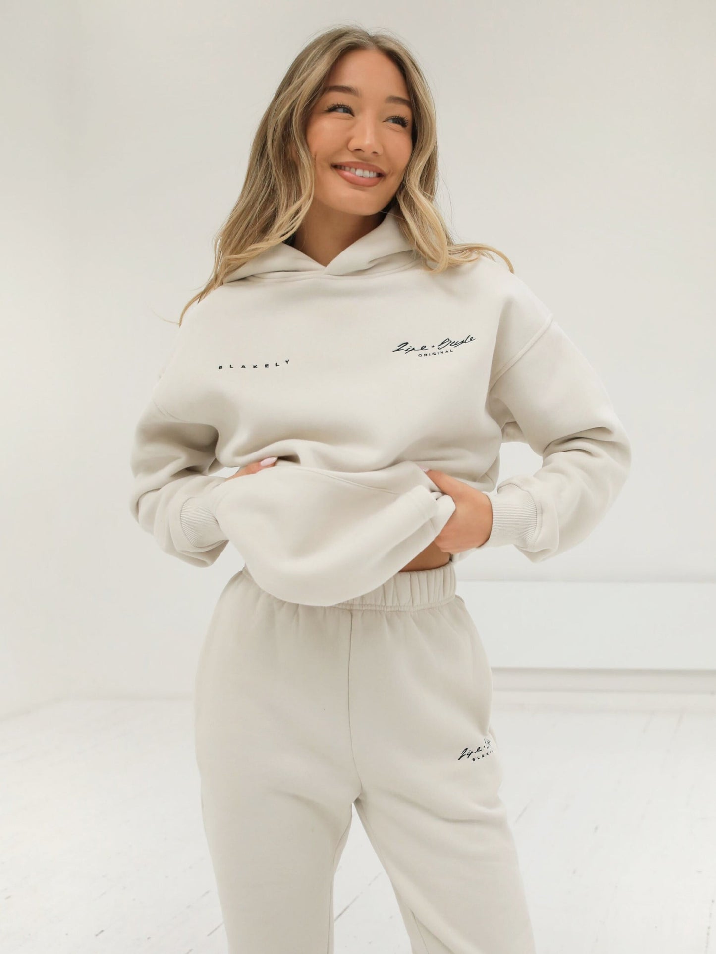 Life & Style II Oversized Hoodie - Chalk