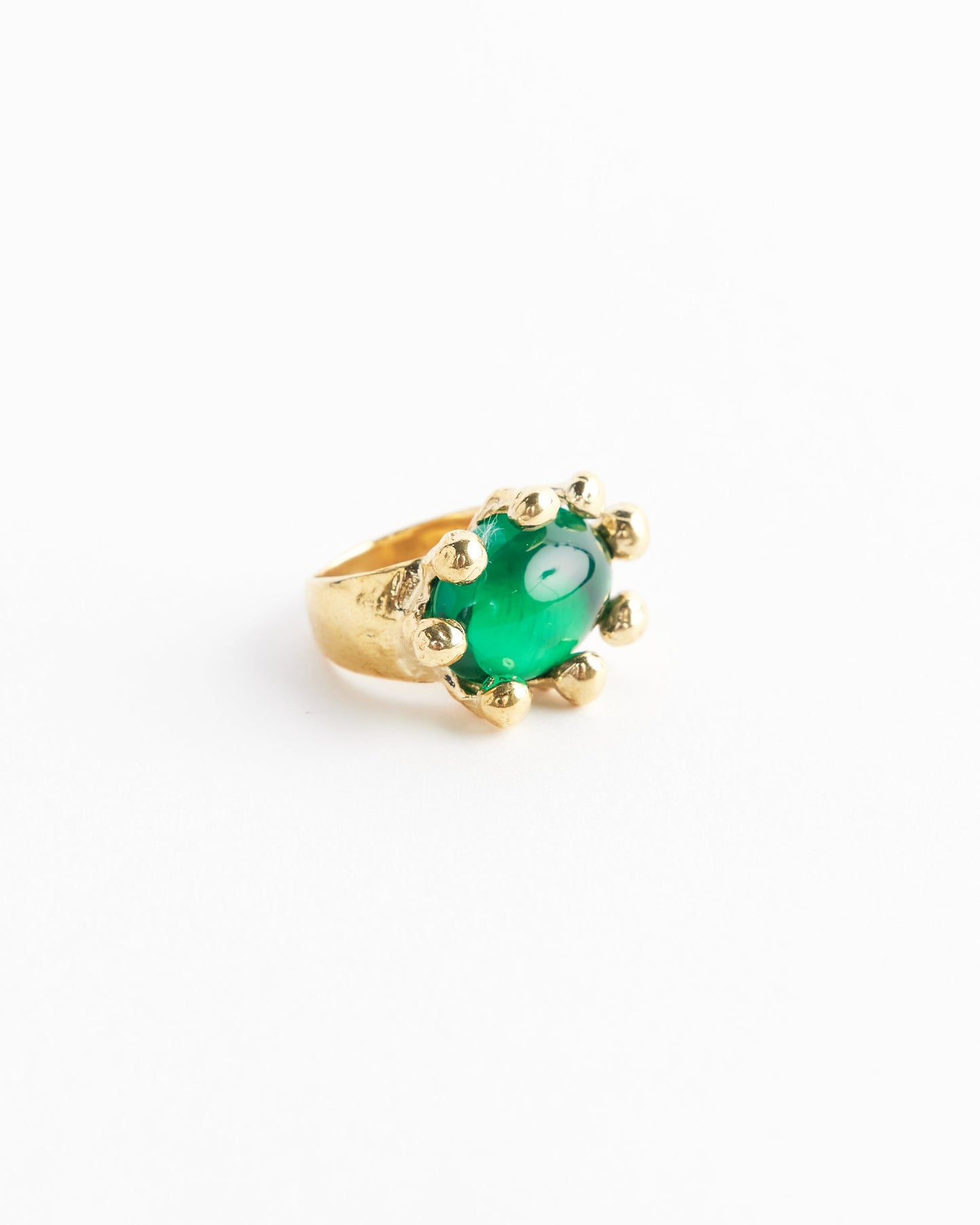 Diva Ring in Emerald