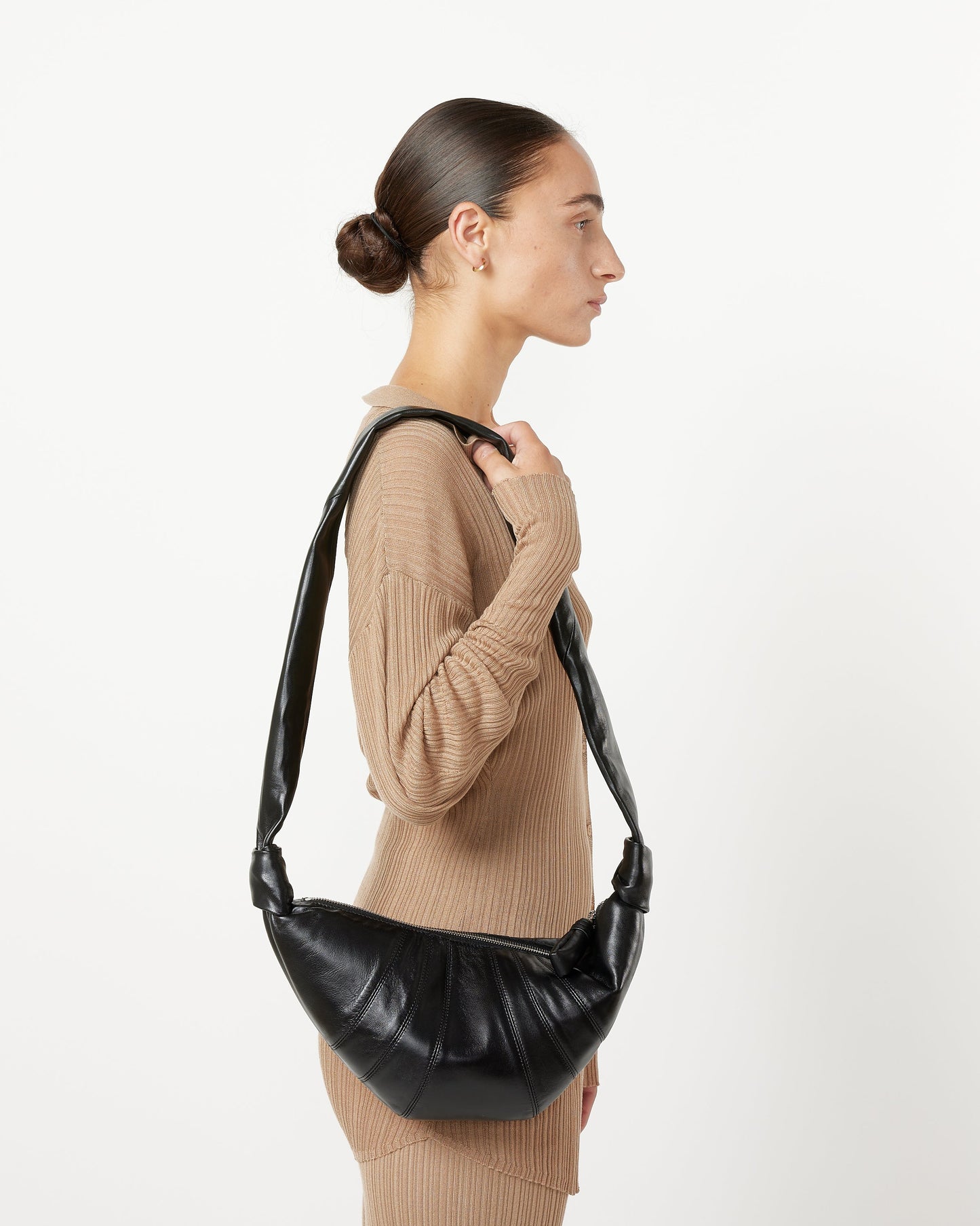 Small Croissant Leather Bag in Black