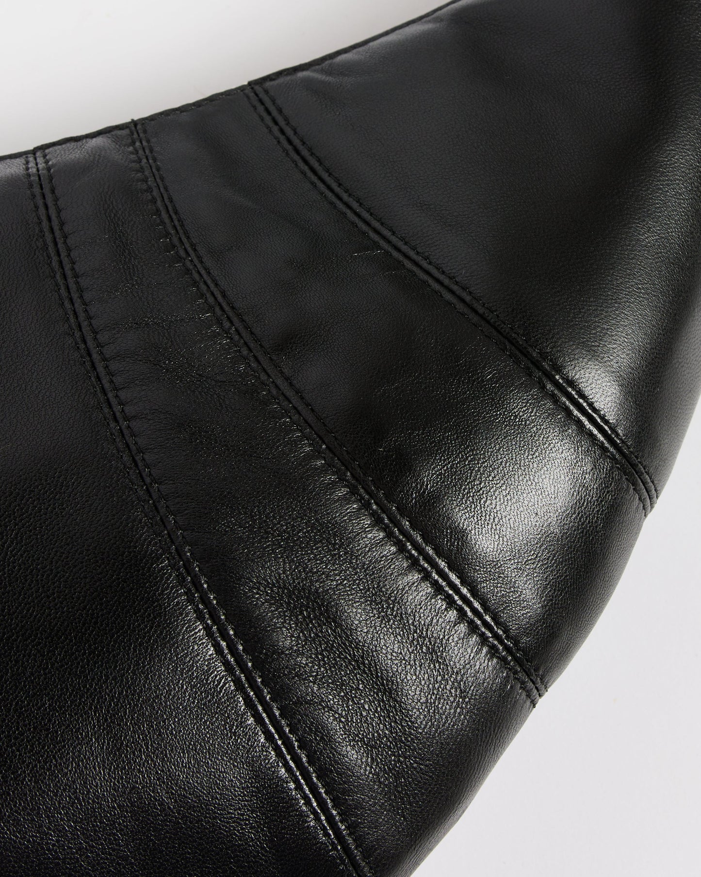 Small Croissant Leather Bag in Black