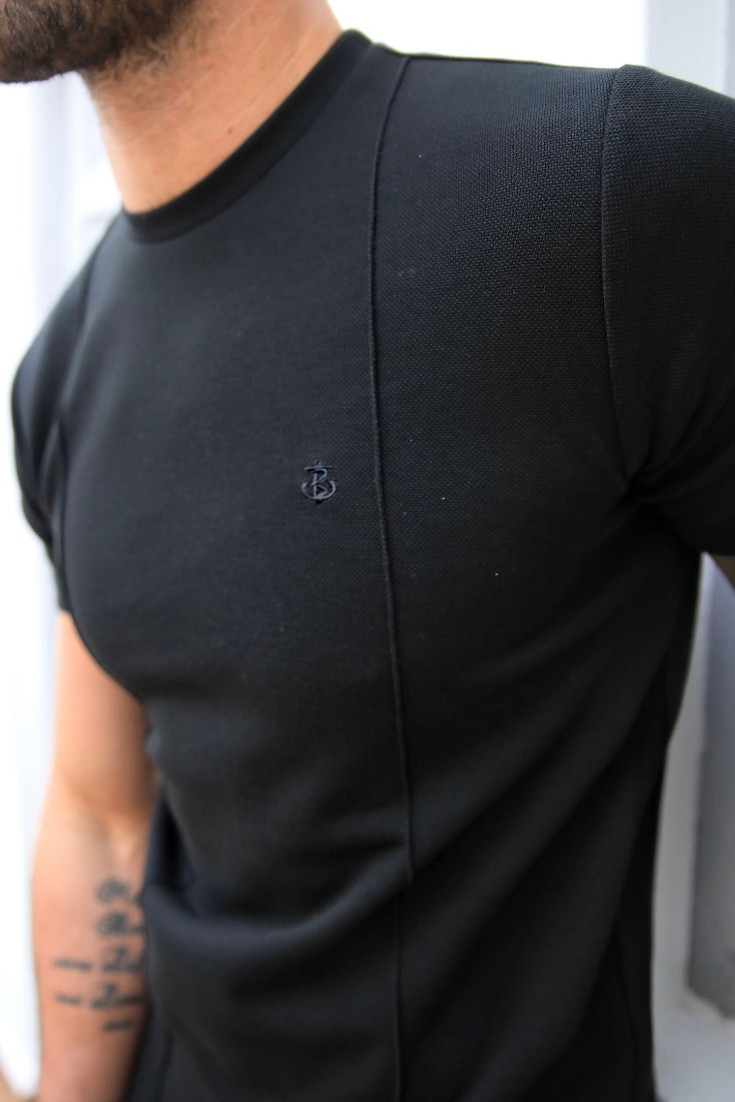Amezri Seamline T-Shirt - Black