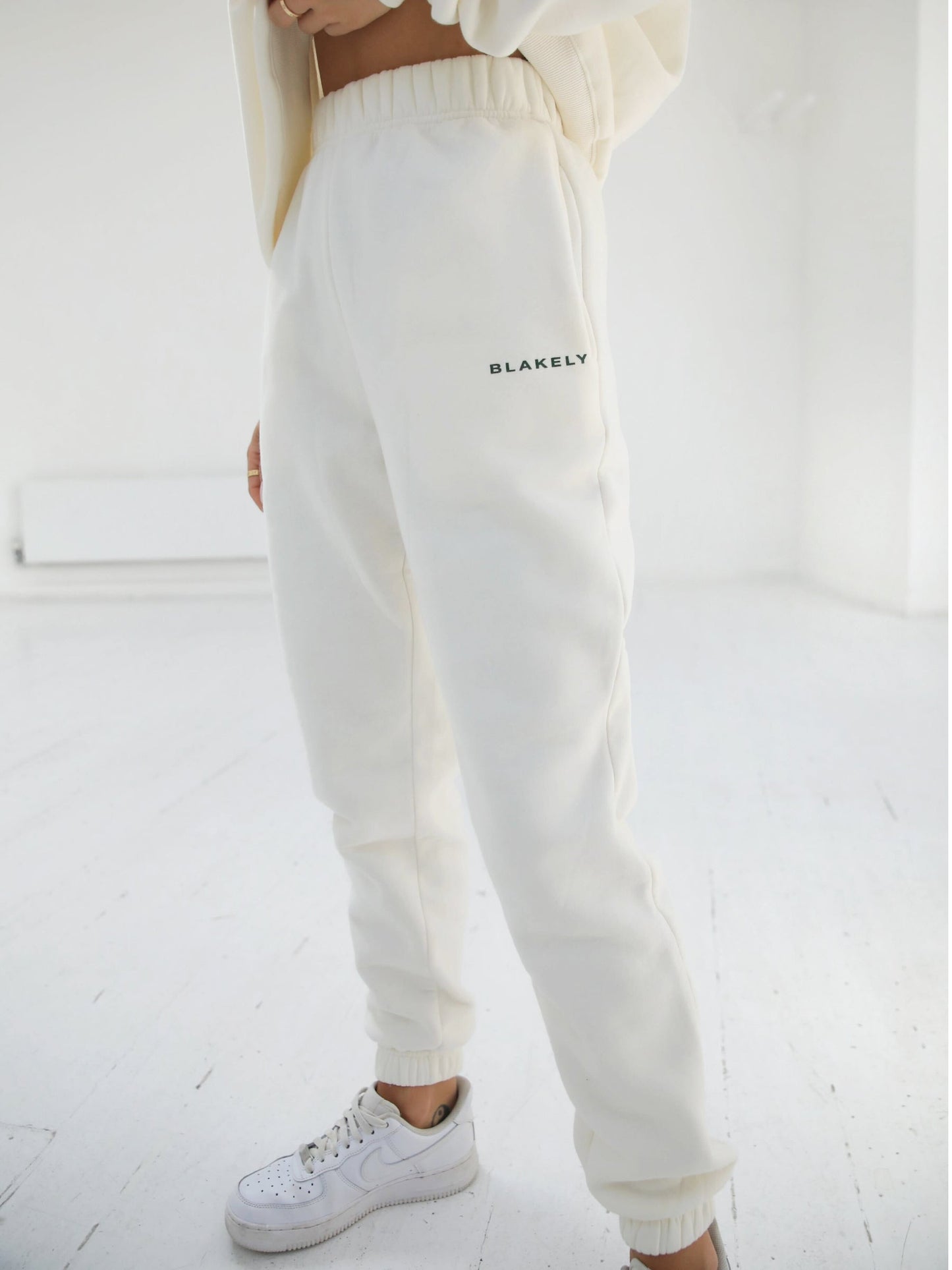 Riviera Initial Womens Sweatpants - Off White