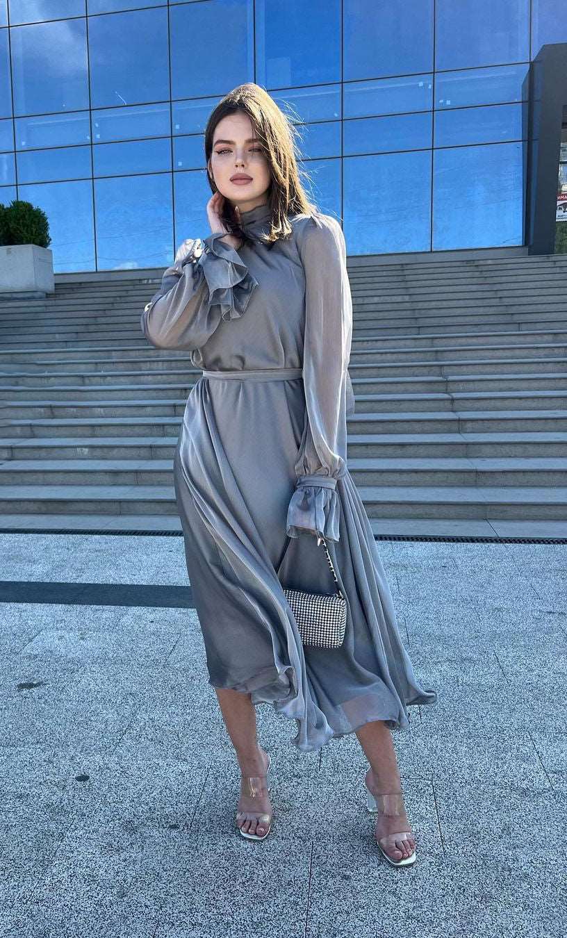 Lía Grey Chiffon Maxi Dress