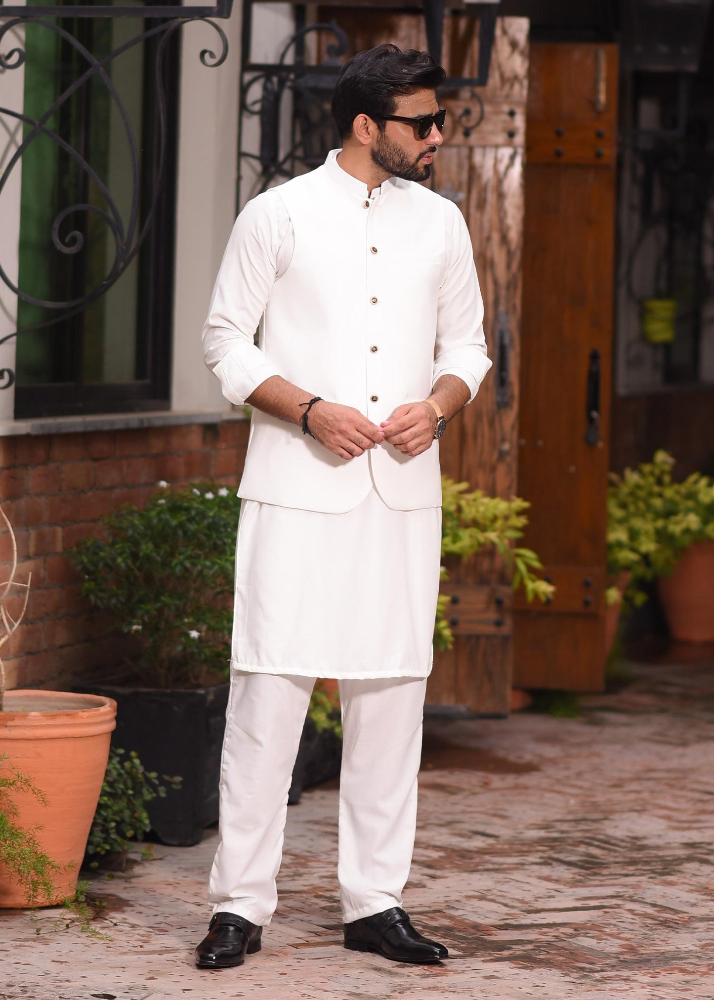 Muraqsh - Off White Kurta Trouser - Ban