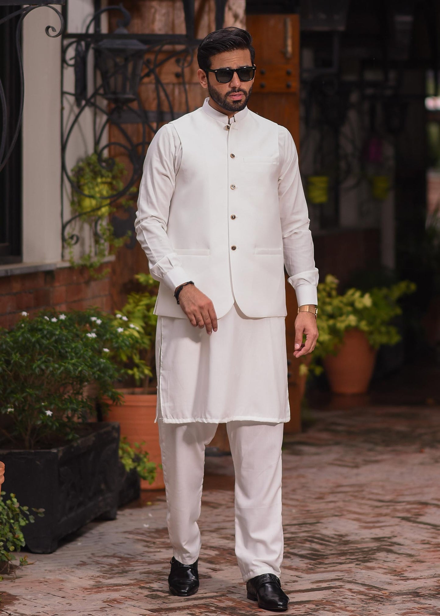 Muraqsh - Off White Kurta Trouser - Ban