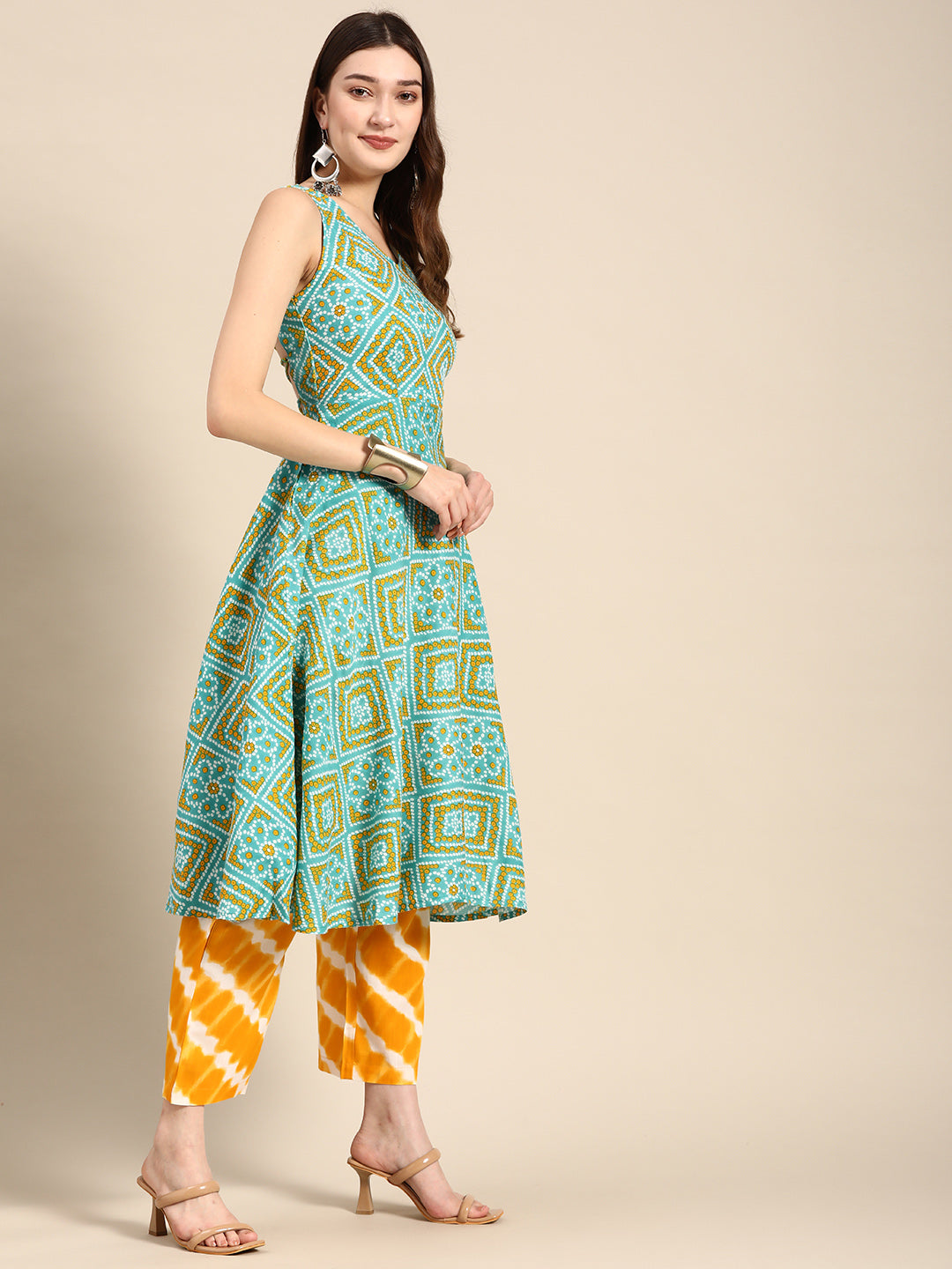 Deep back tie up kurta palazzo