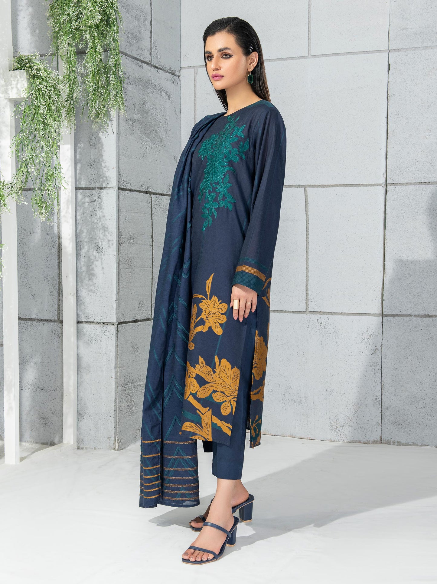 3 Piece Embroidered Jacquard Suit