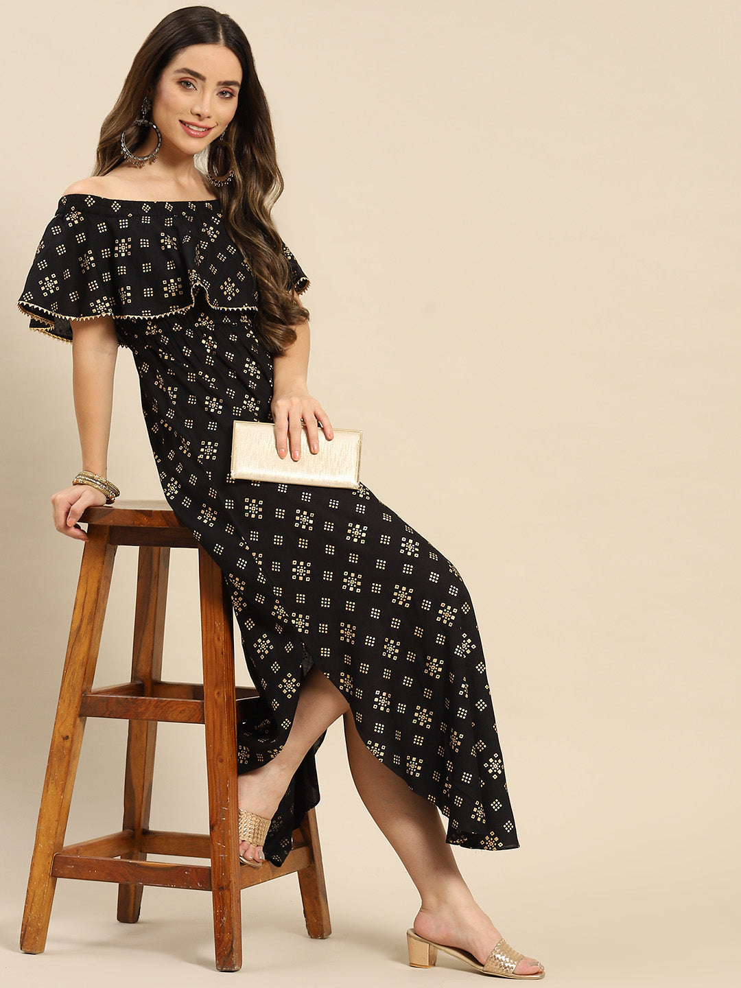 Off shoulder Flare yoke and U hem maxi dress