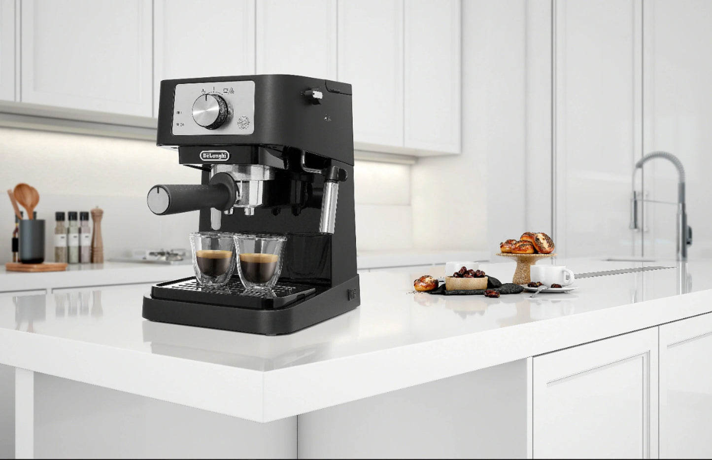 De'Longhi - Stilosa 15 Bar Pump Espresso Machine - Black and Stainless