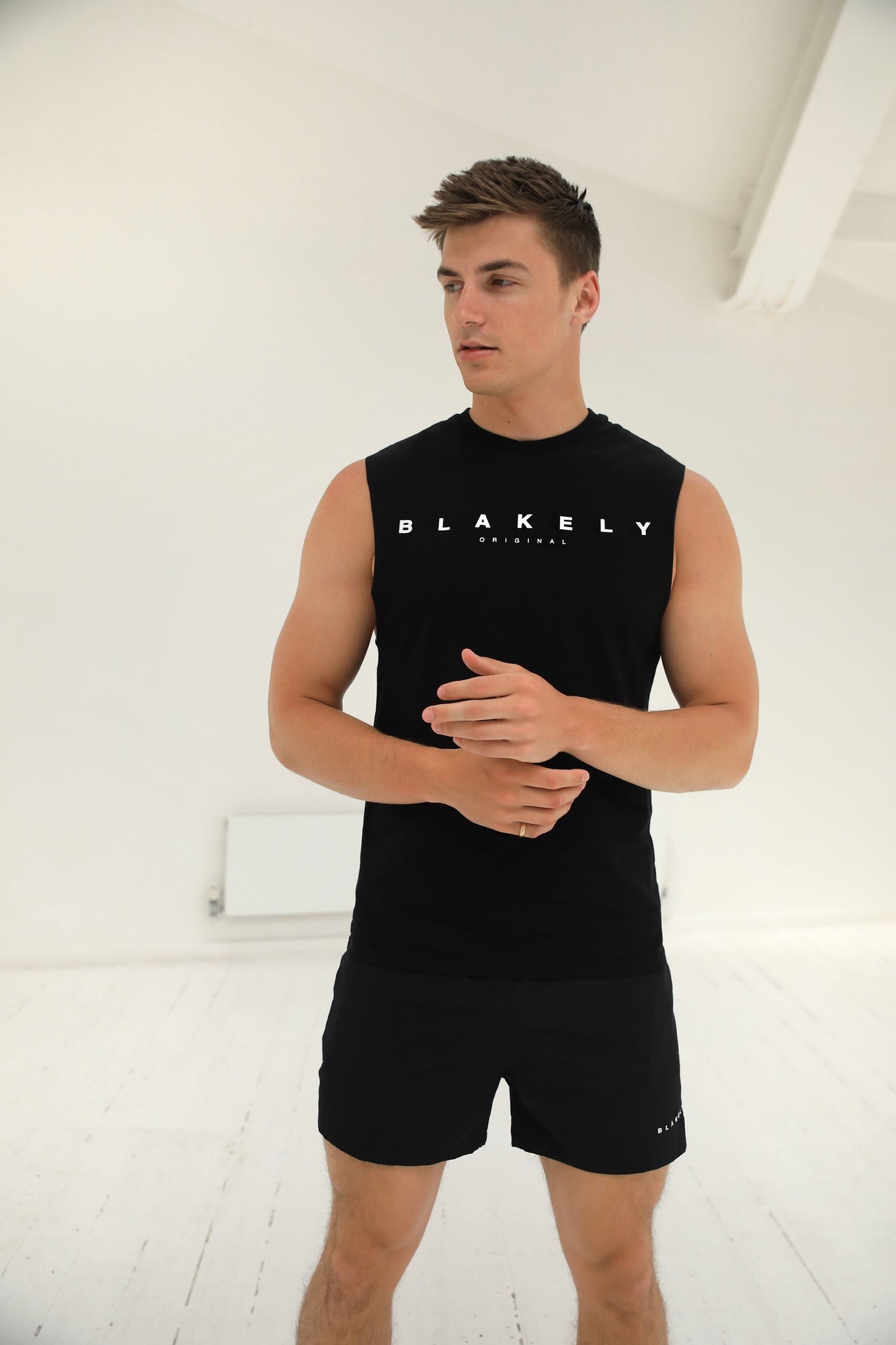 Apex Sleeveless - Black