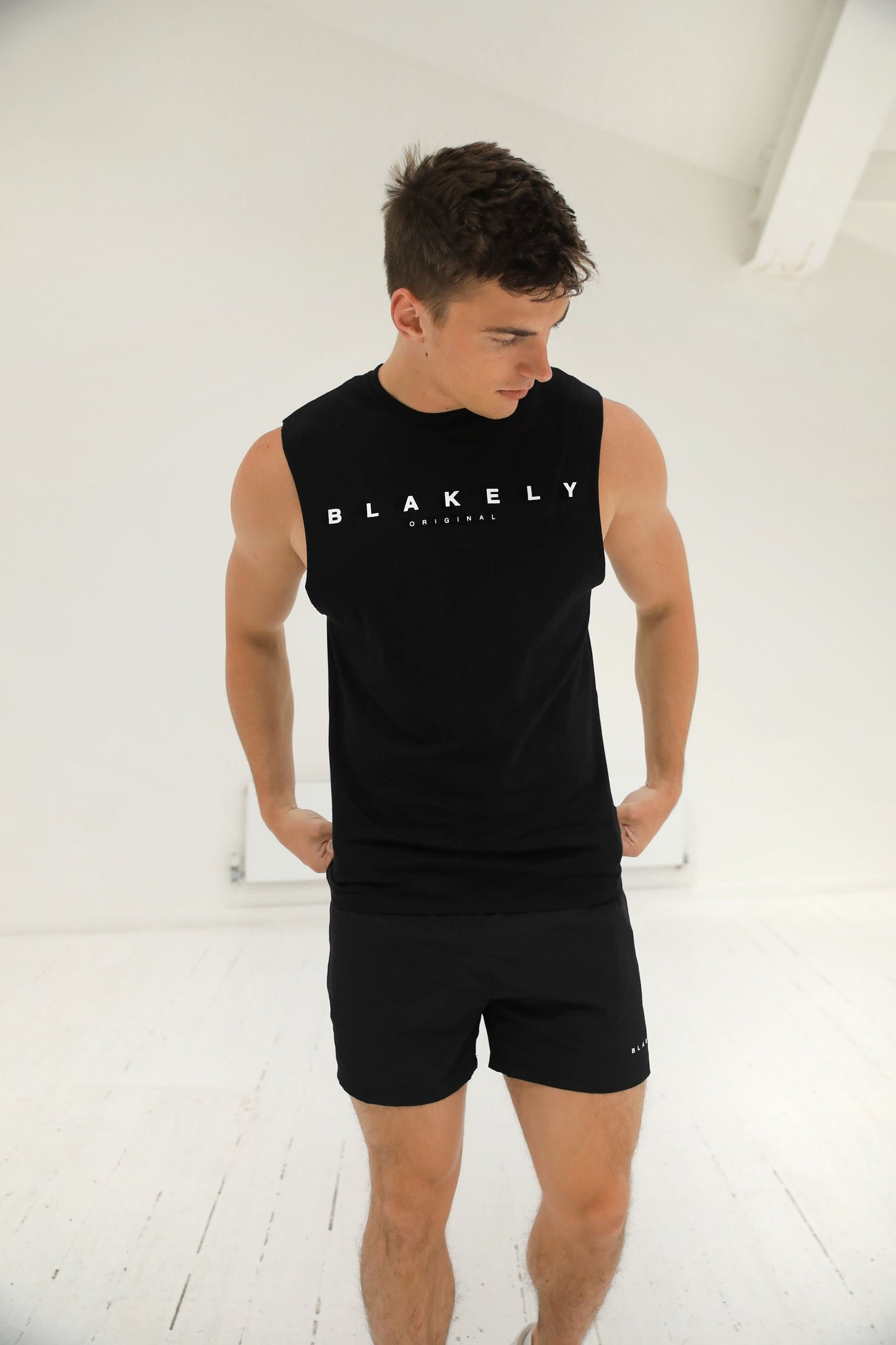 Apex Sleeveless - Black