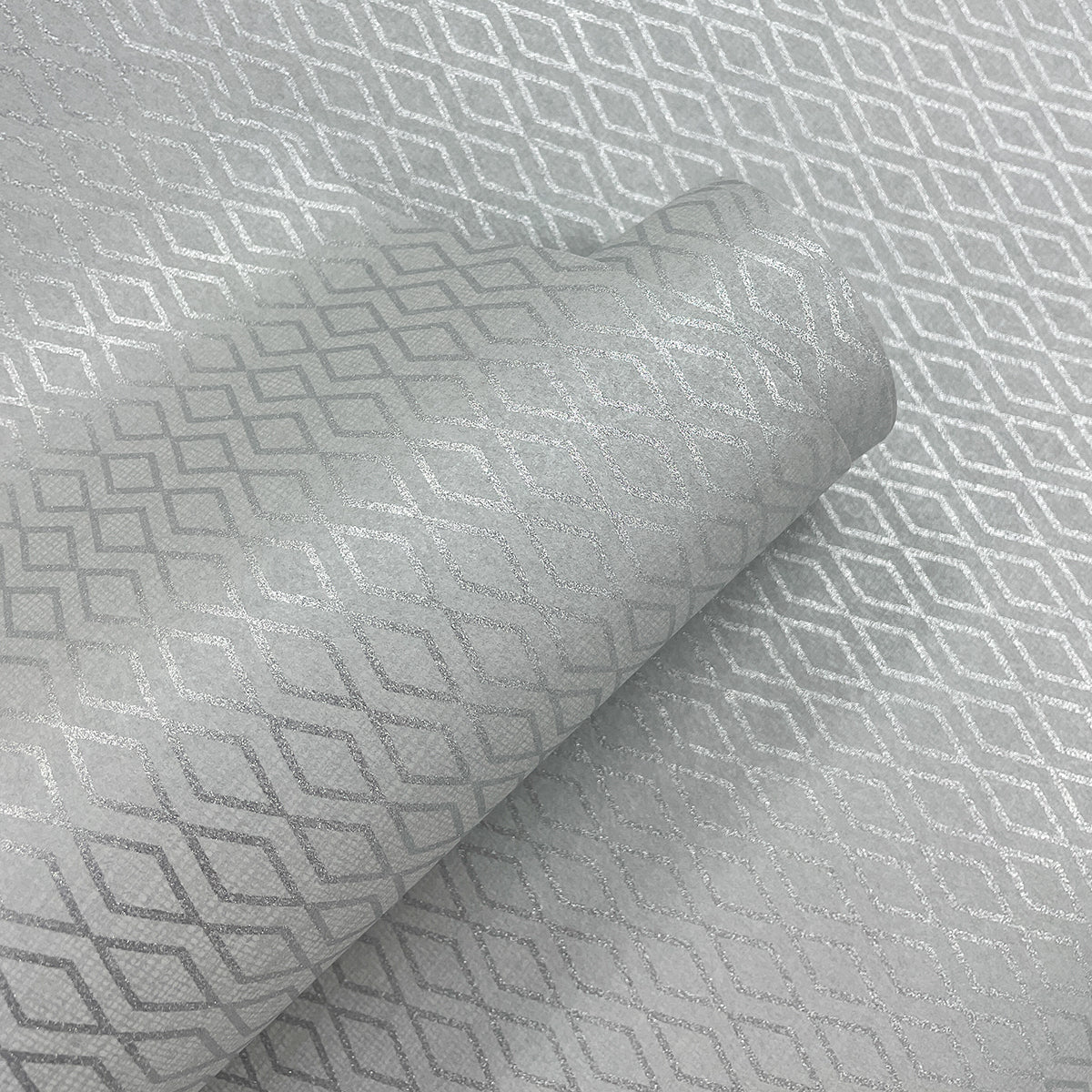 Fifth Avenue Diamond Metallic Silver Wallpaper from Deco 2 by Collins & Company