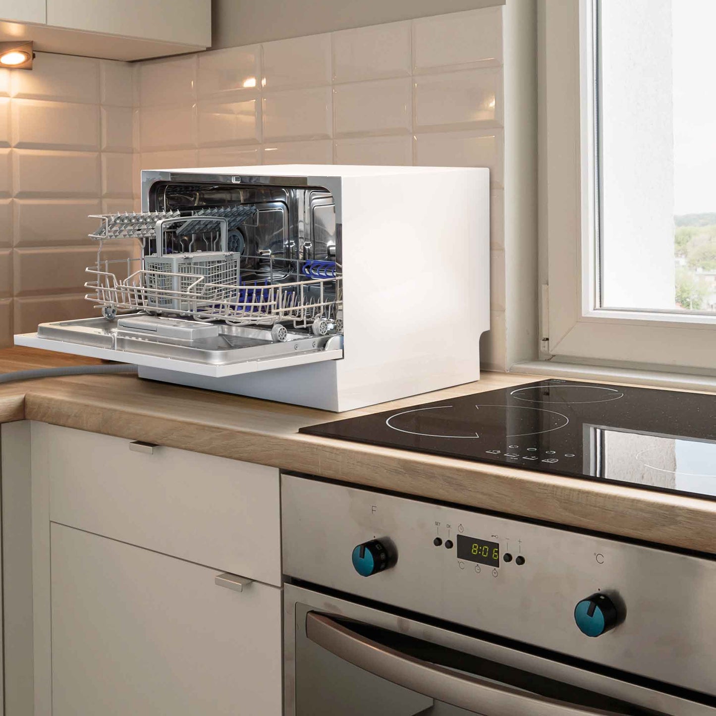Compact Tabletop Dishwasher 6 Place Settings, 6 Programmes, Low Noise, 6.5L Cycle - White - DH83