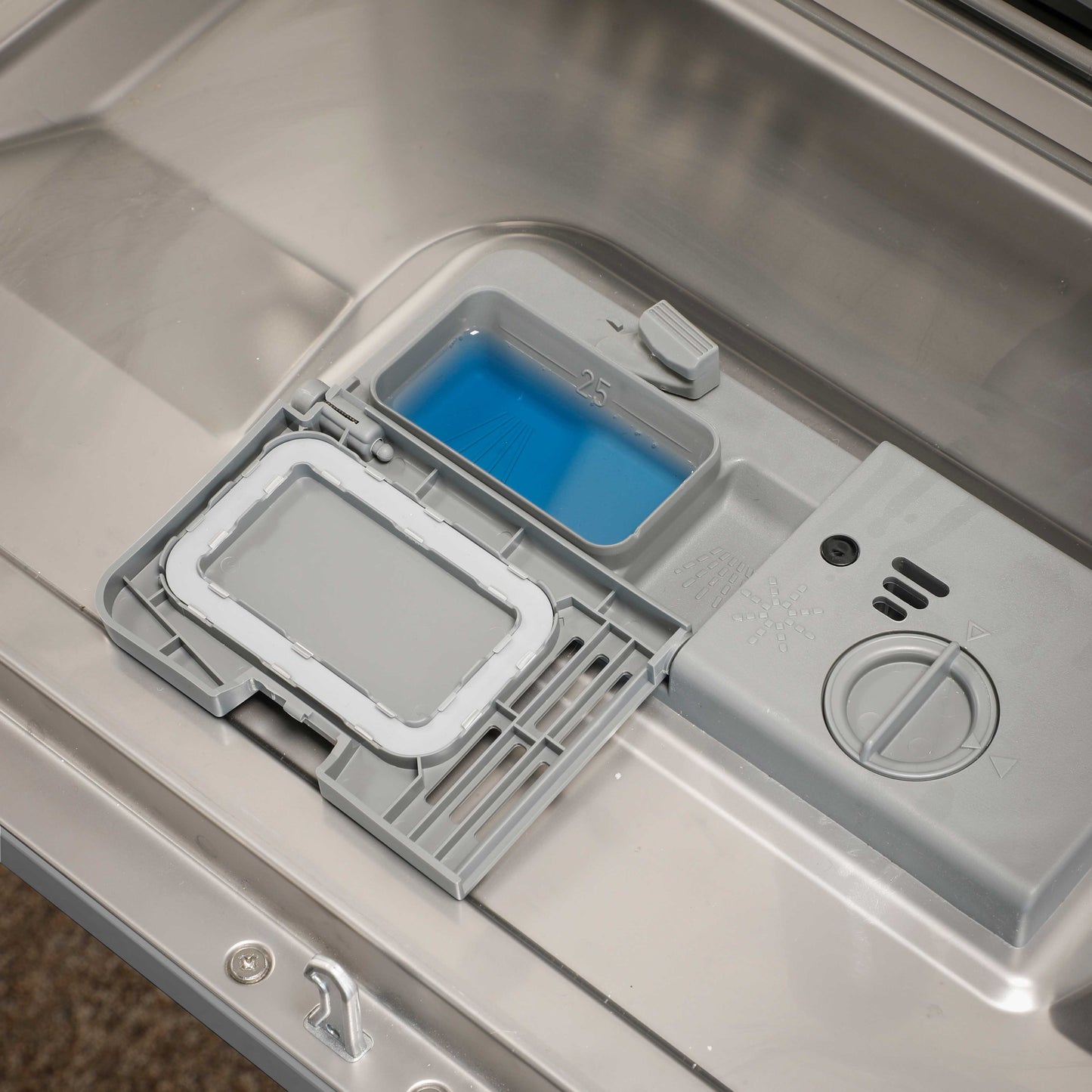 Compact Tabletop Dishwasher 6 Place Settings, 6 Programmes, Low Noise, 6.5L Cycle - Silver - DH84