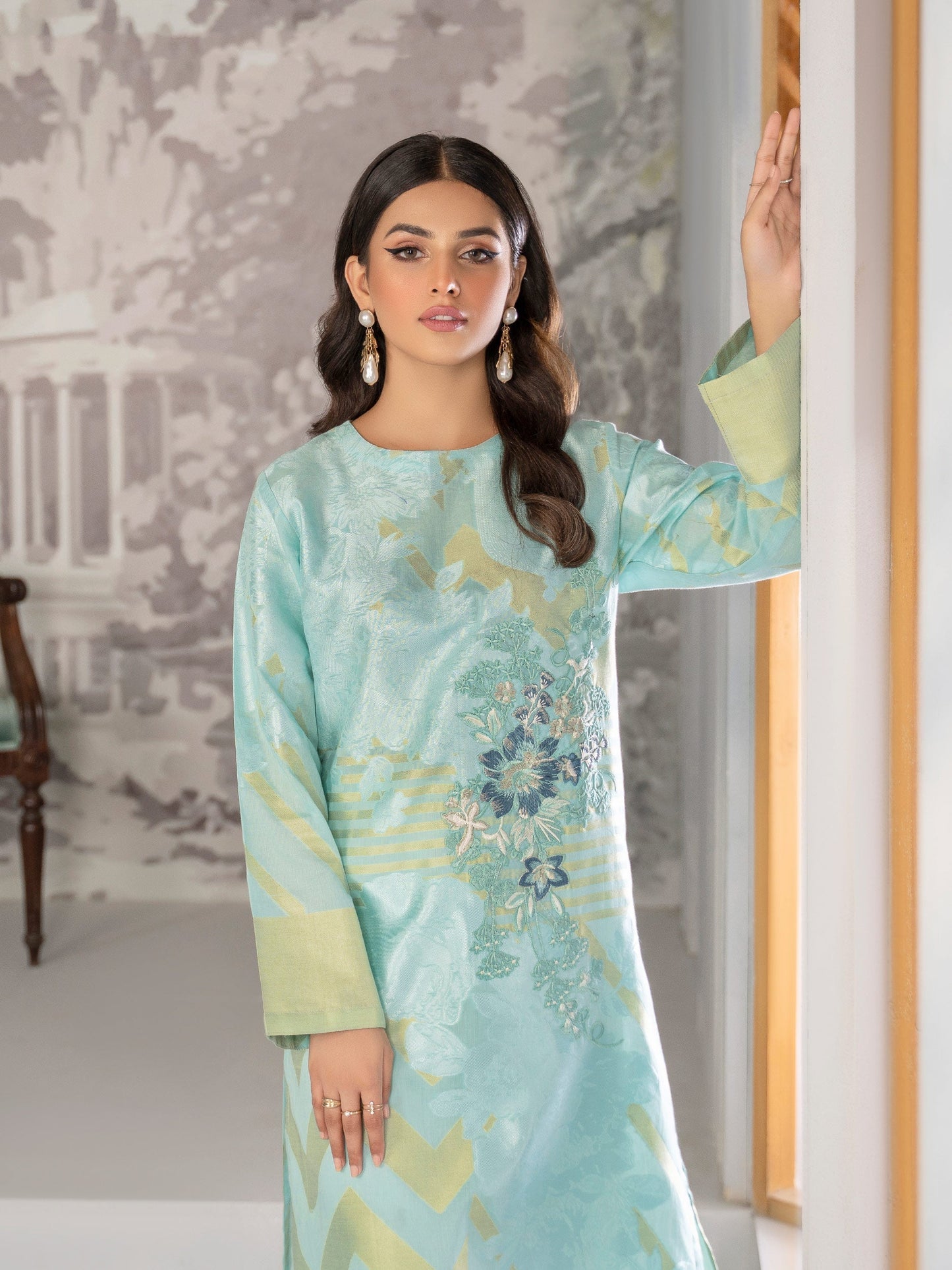 2 Piece Embroidered Jacquard Suit