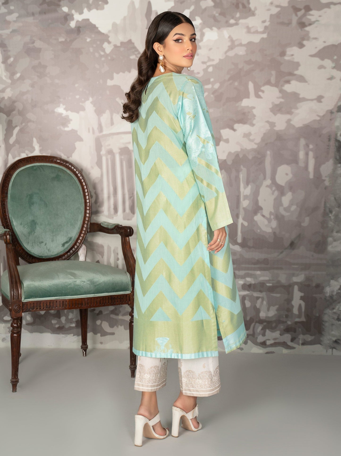 2 Piece Embroidered Jacquard Suit