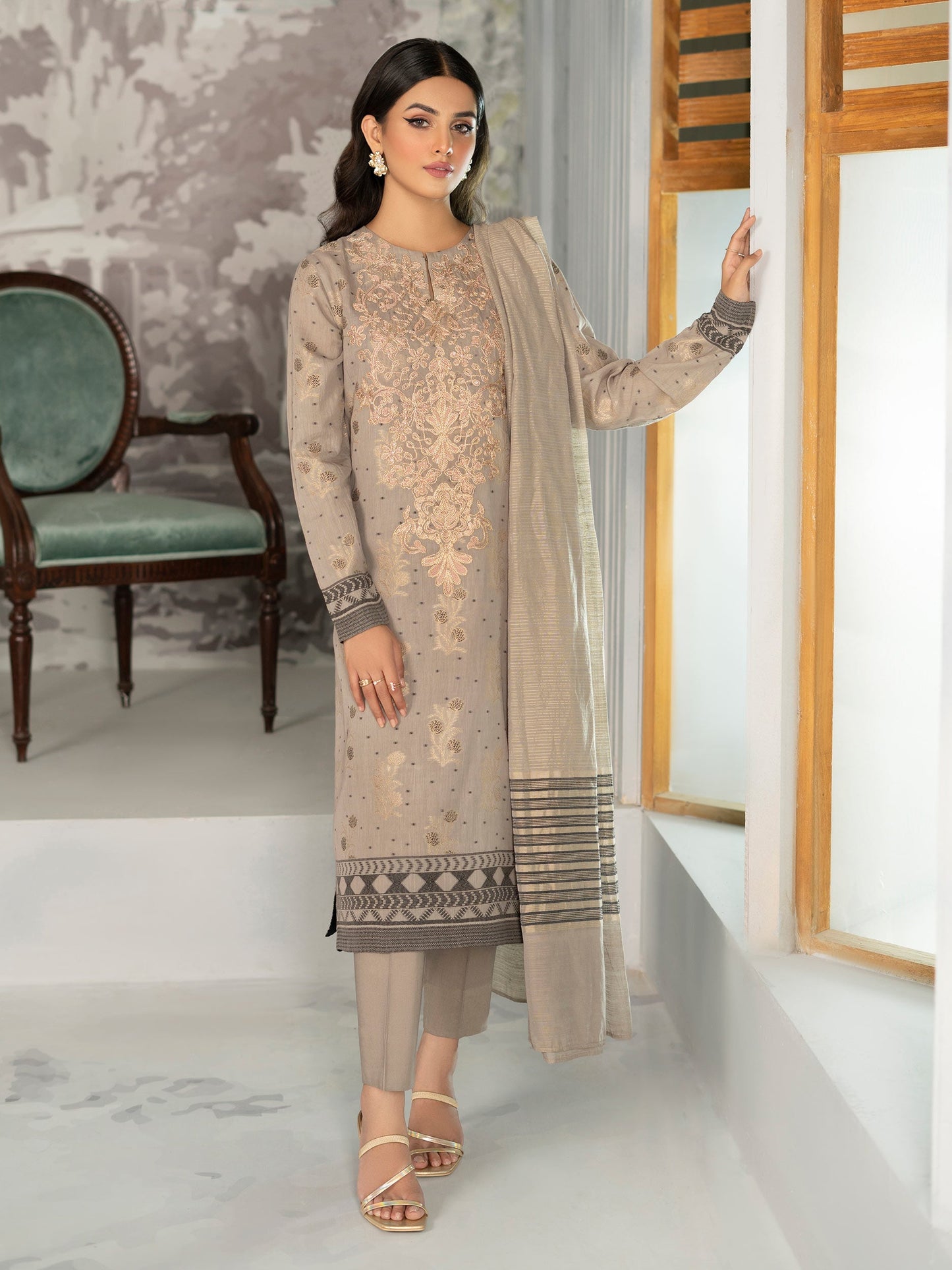 3 Piece Embroidered Jacquard Suit