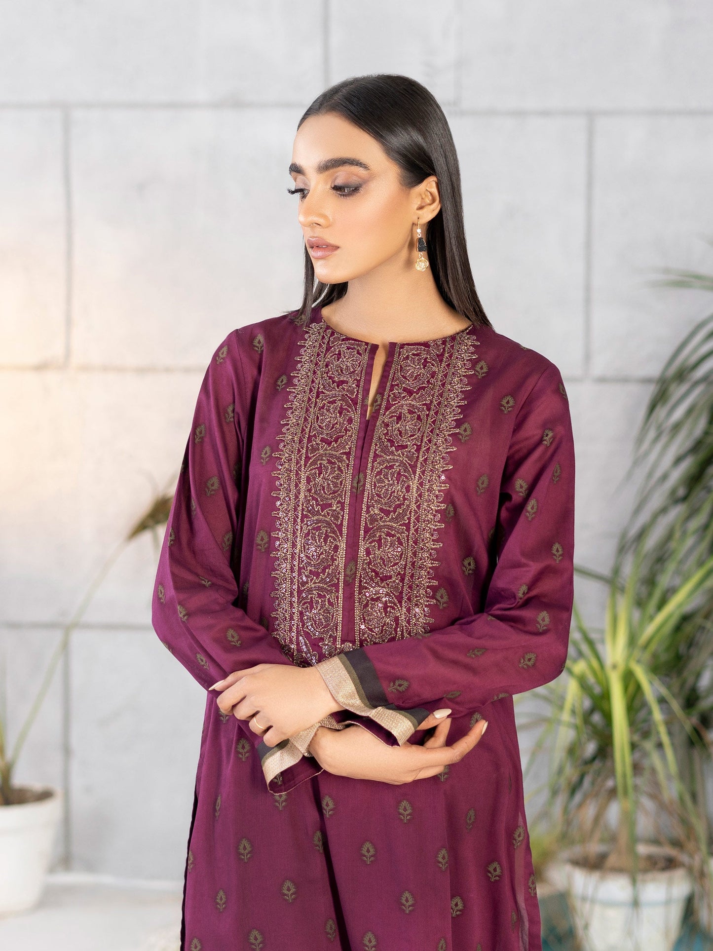 2 Piece Embroidered Jacquard Suit