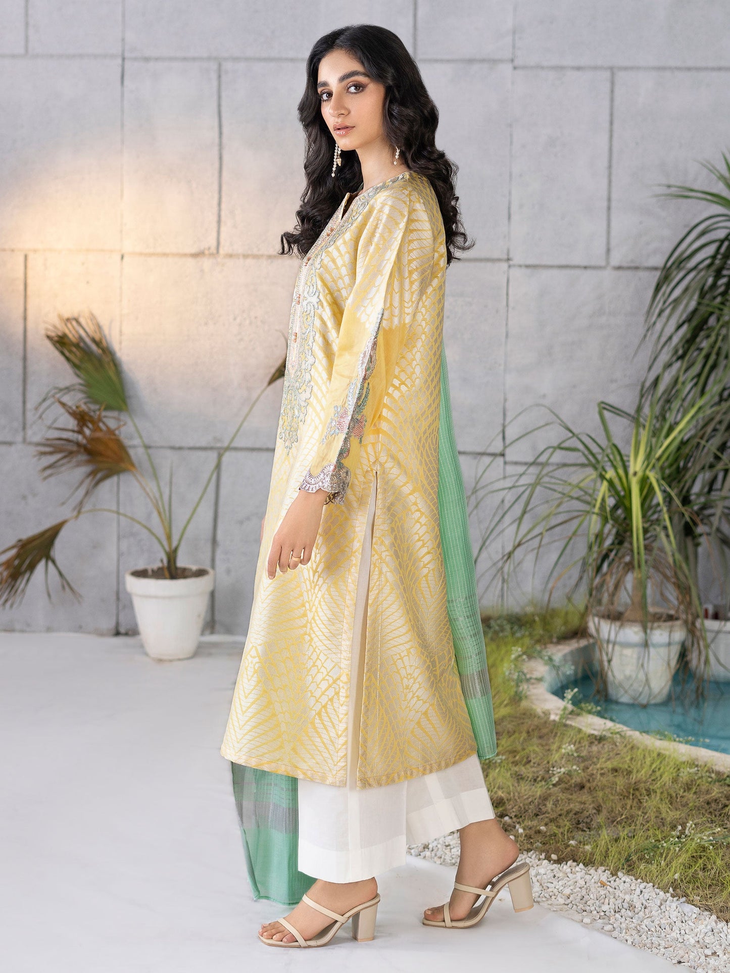 2 Piece Embroidered Jacquard Suit