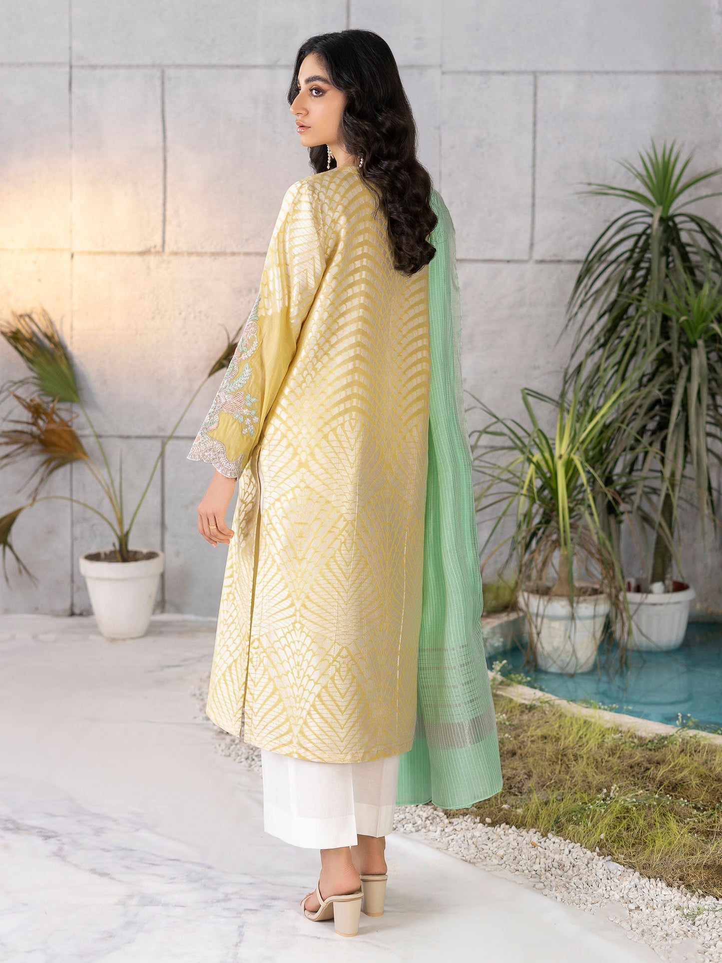 2 Piece Embroidered Jacquard Suit