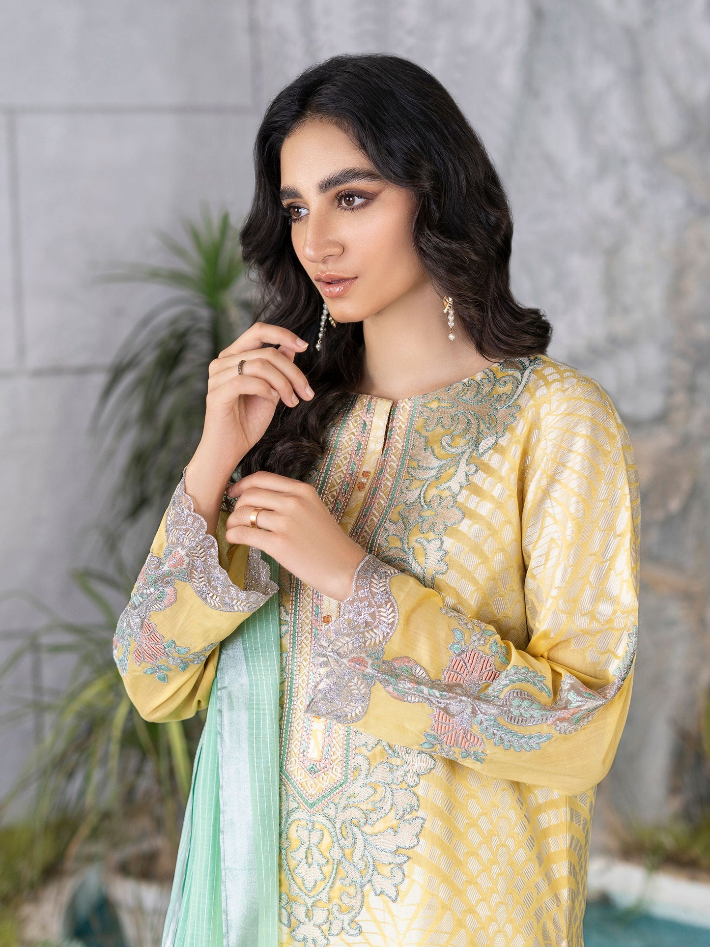 2 Piece Embroidered Jacquard Suit