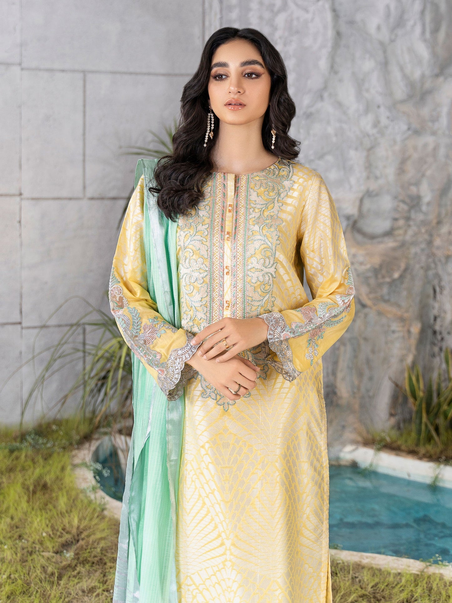 2 Piece Embroidered Jacquard Suit