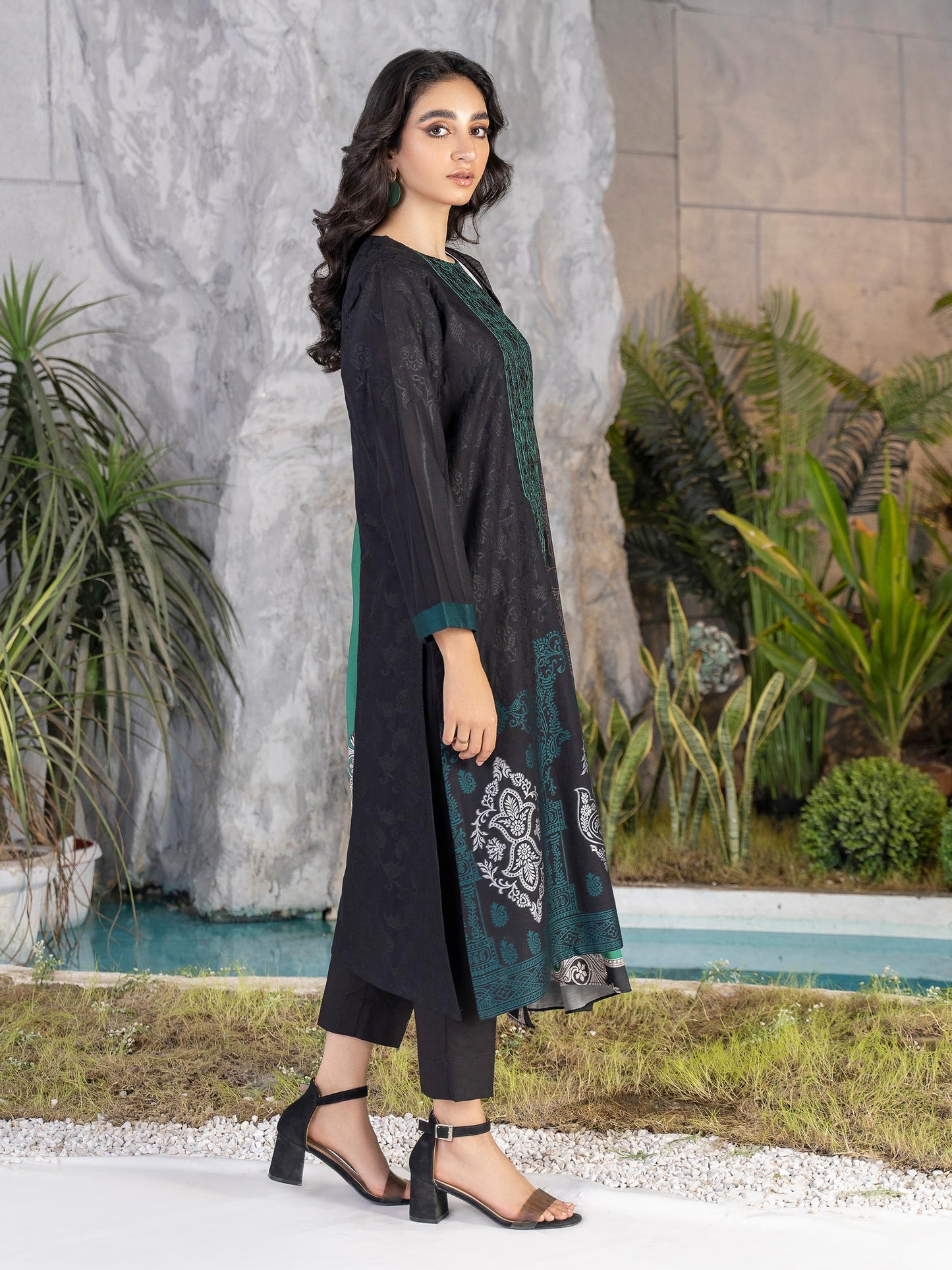 2 Piece Embroidered Jacquard Suit