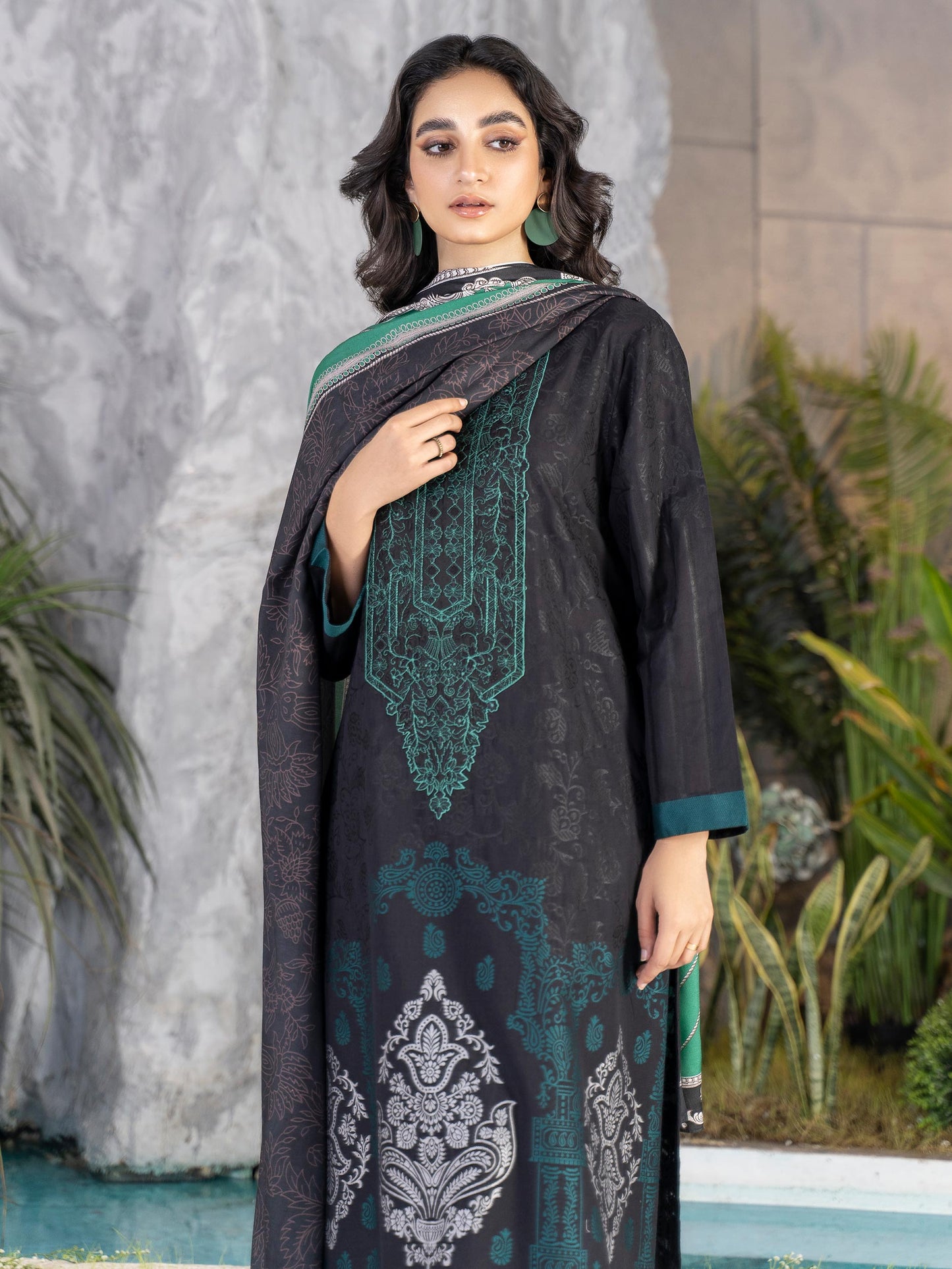 2 Piece Embroidered Jacquard Suit