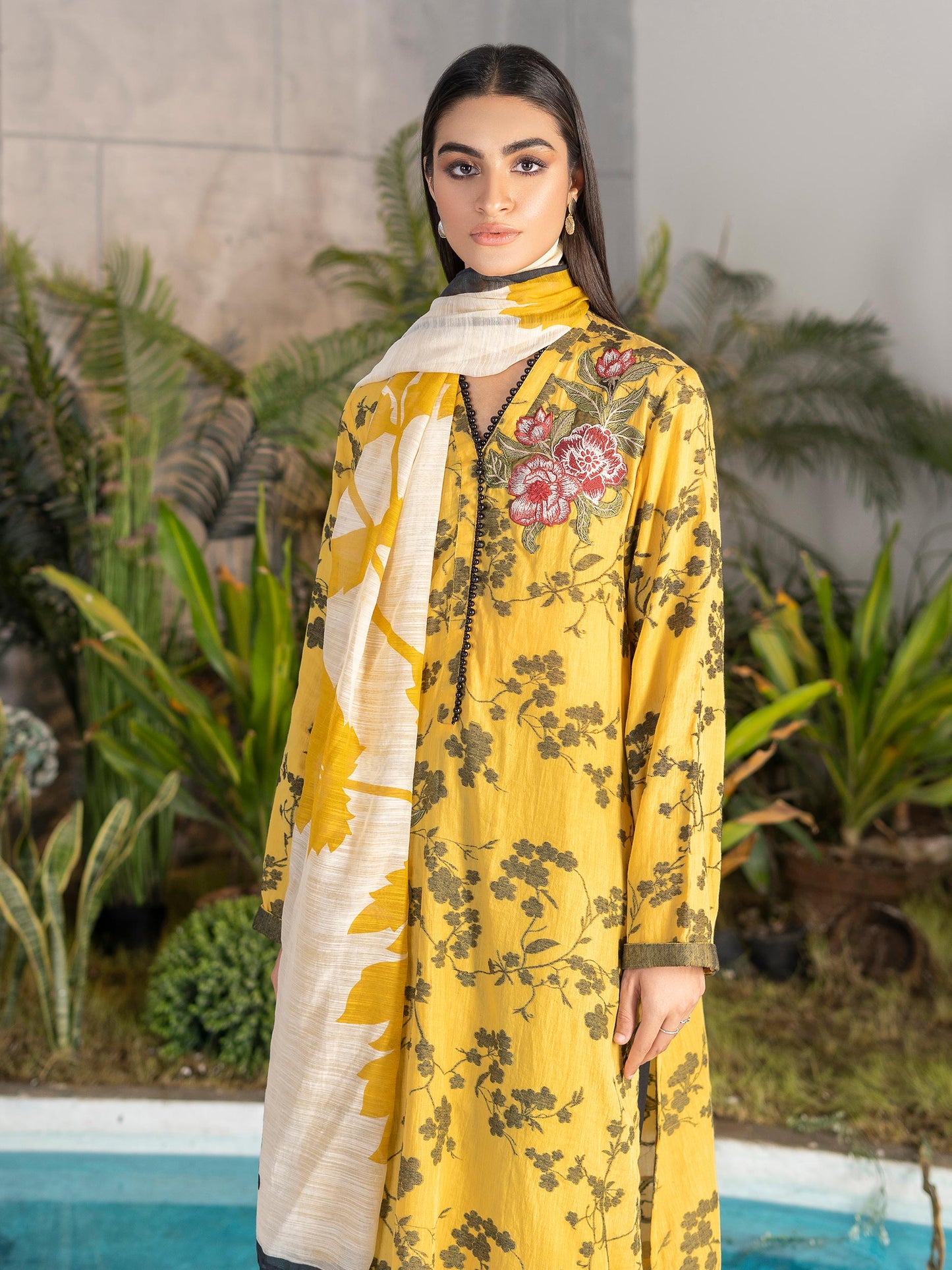 2 Piece Embroidered Jacquard Suit